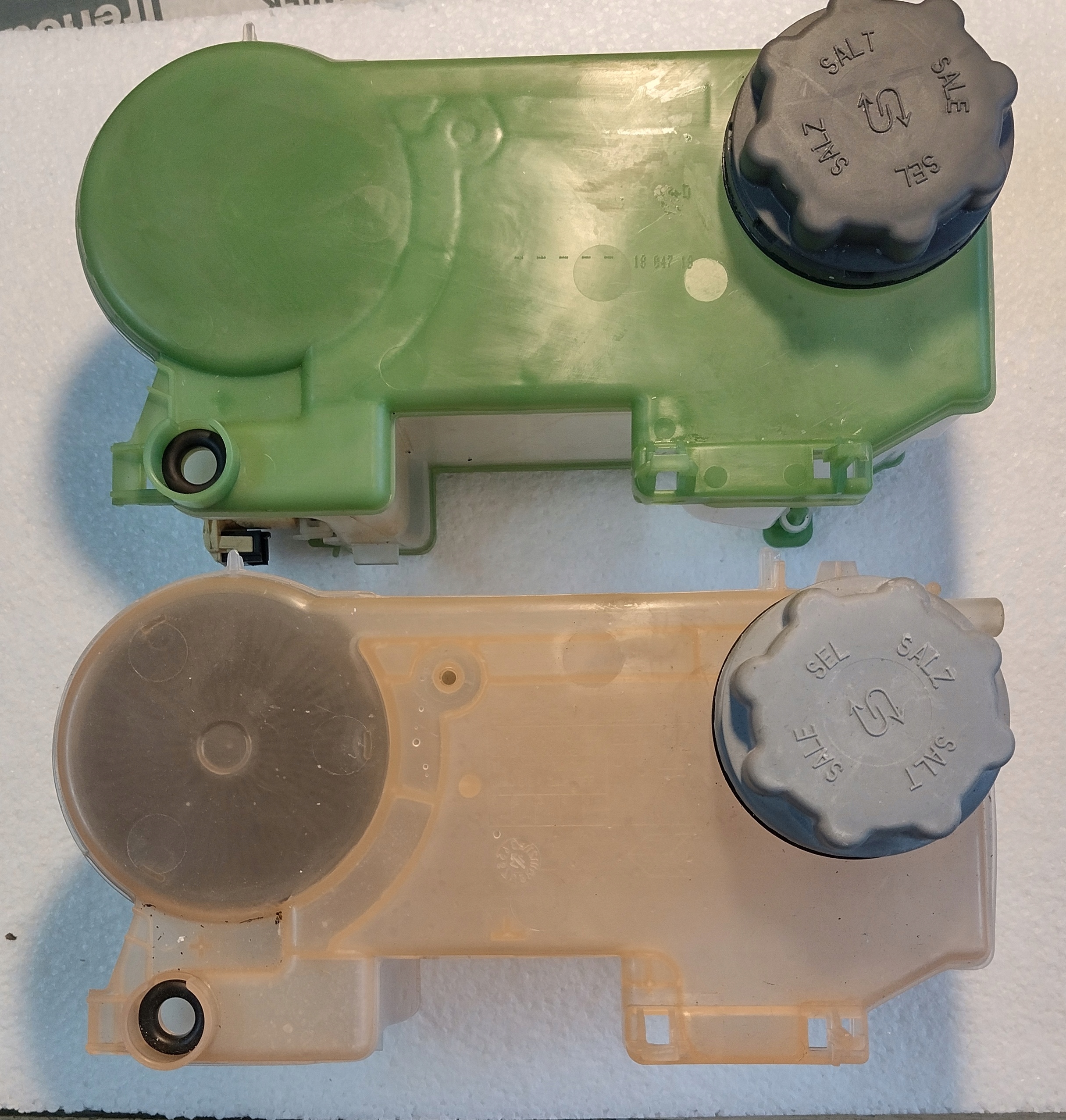 D901 ZASOBNIK NA SÓL C00386530 488000386530 WHIRLPOOL INDESIT Kod producenta C00386530 488000386530 127363