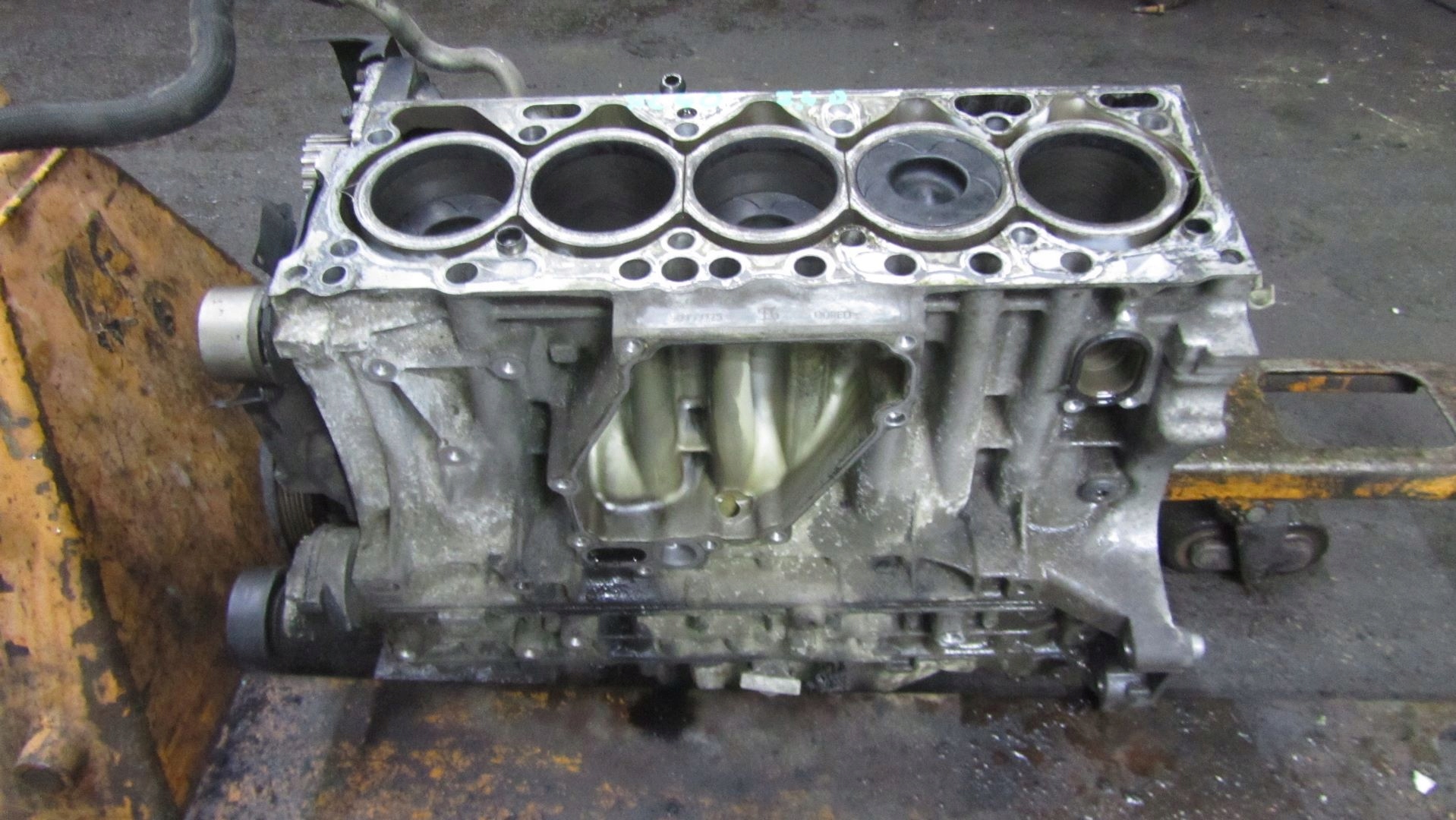 VOLVO XC60 2.4 BLOK SILNIK WAŁ DÓŁ 30777125 31251467 D5244T