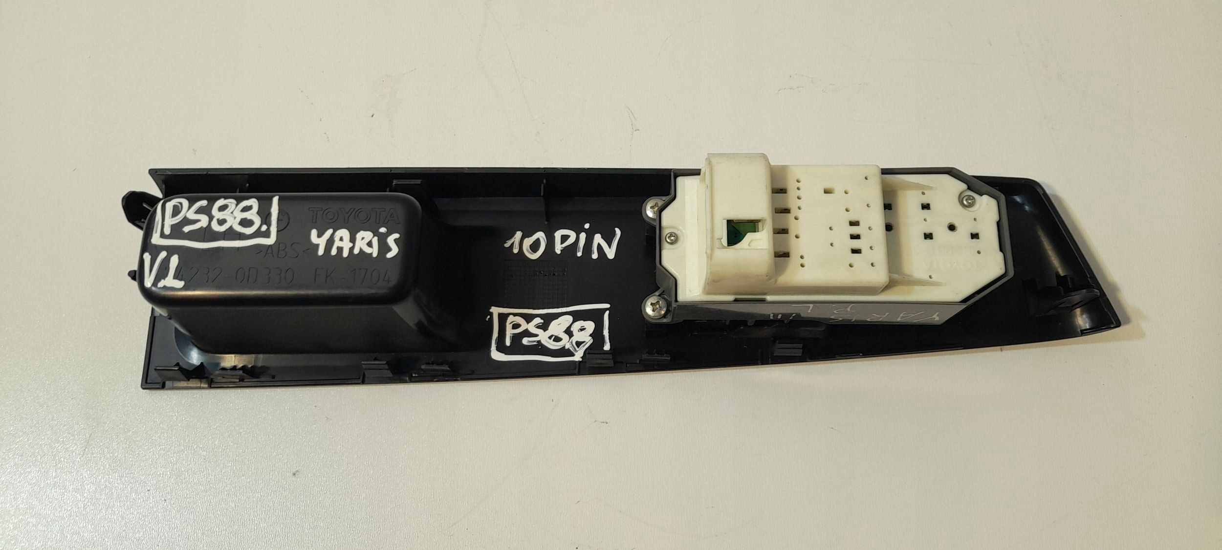 Toyota Yaris Panel Vitre 742320D330 (PS88)
