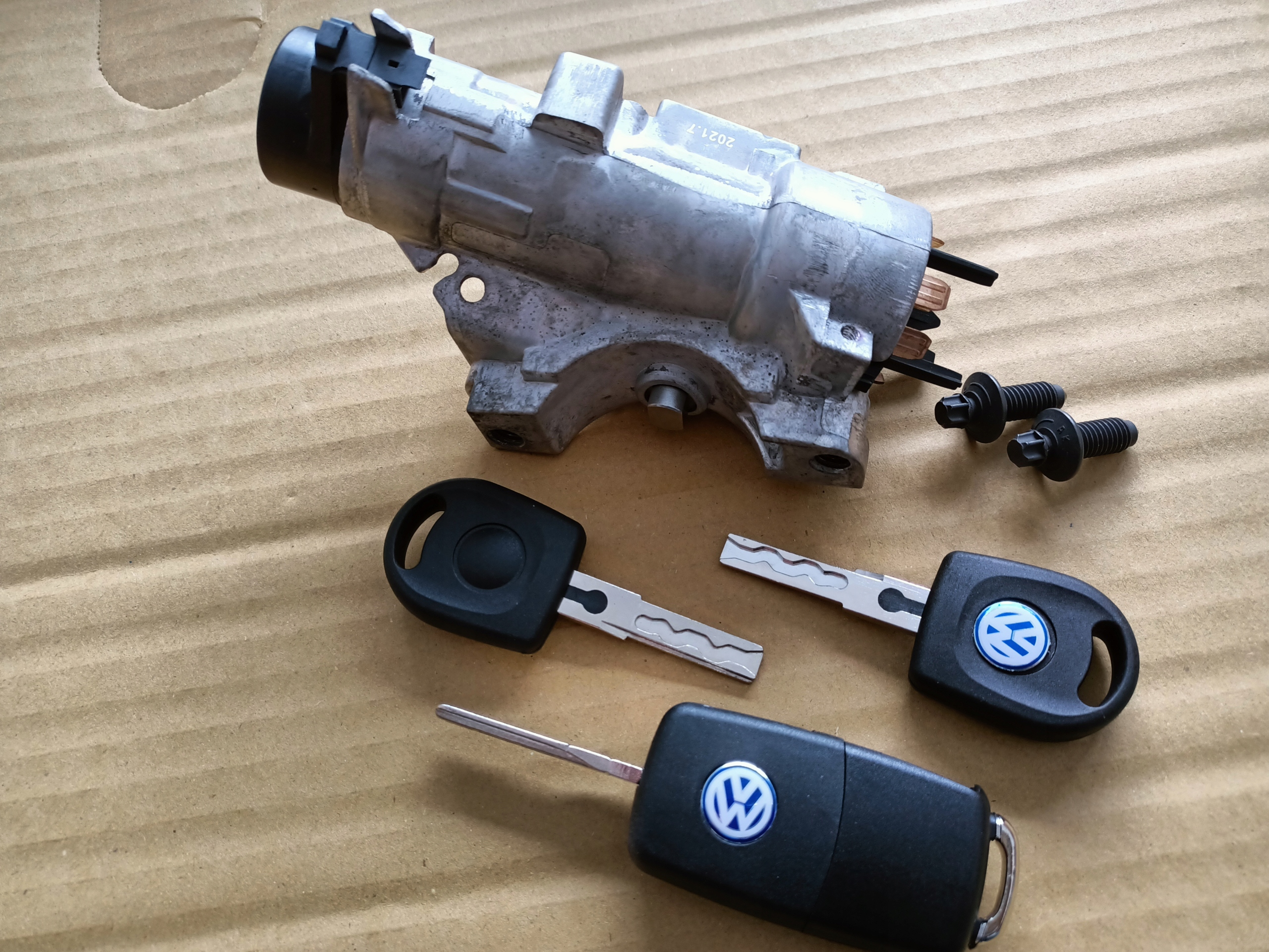 3B0905855C - КОМПЛЕКТ ЗАМКА ЗАЖИГАНИЯ ВСТАВКА ЗАМКА ЗАЖИГАНИЯ ПУЛЬТ ДИСТАНЦИОННОГО УПРАВЛЕНИЯ VW GOLF IV 4