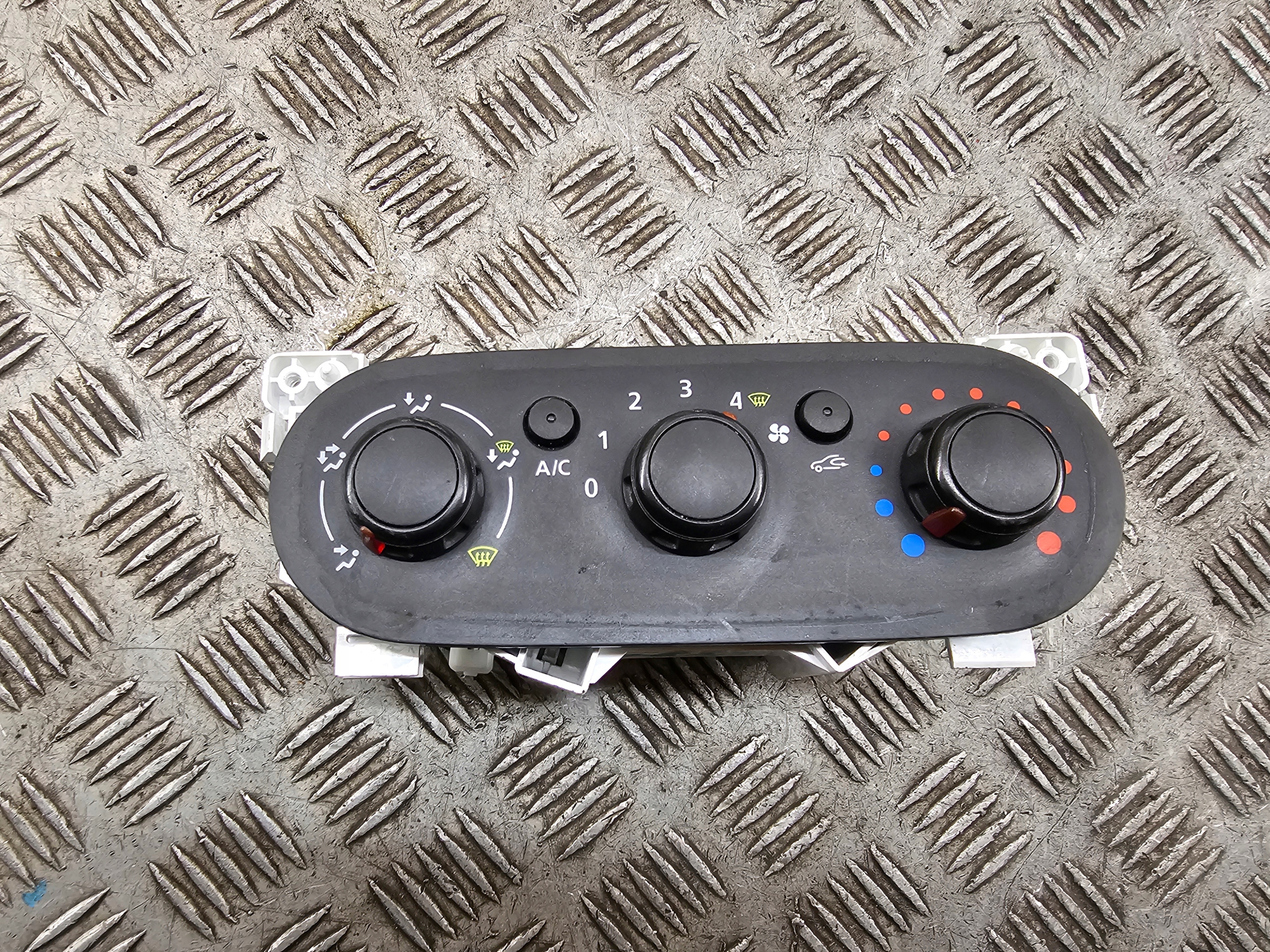 control panel KLIMY T1032613B VIVARO TRAFIC 3 E1093049AC 30080060/C5