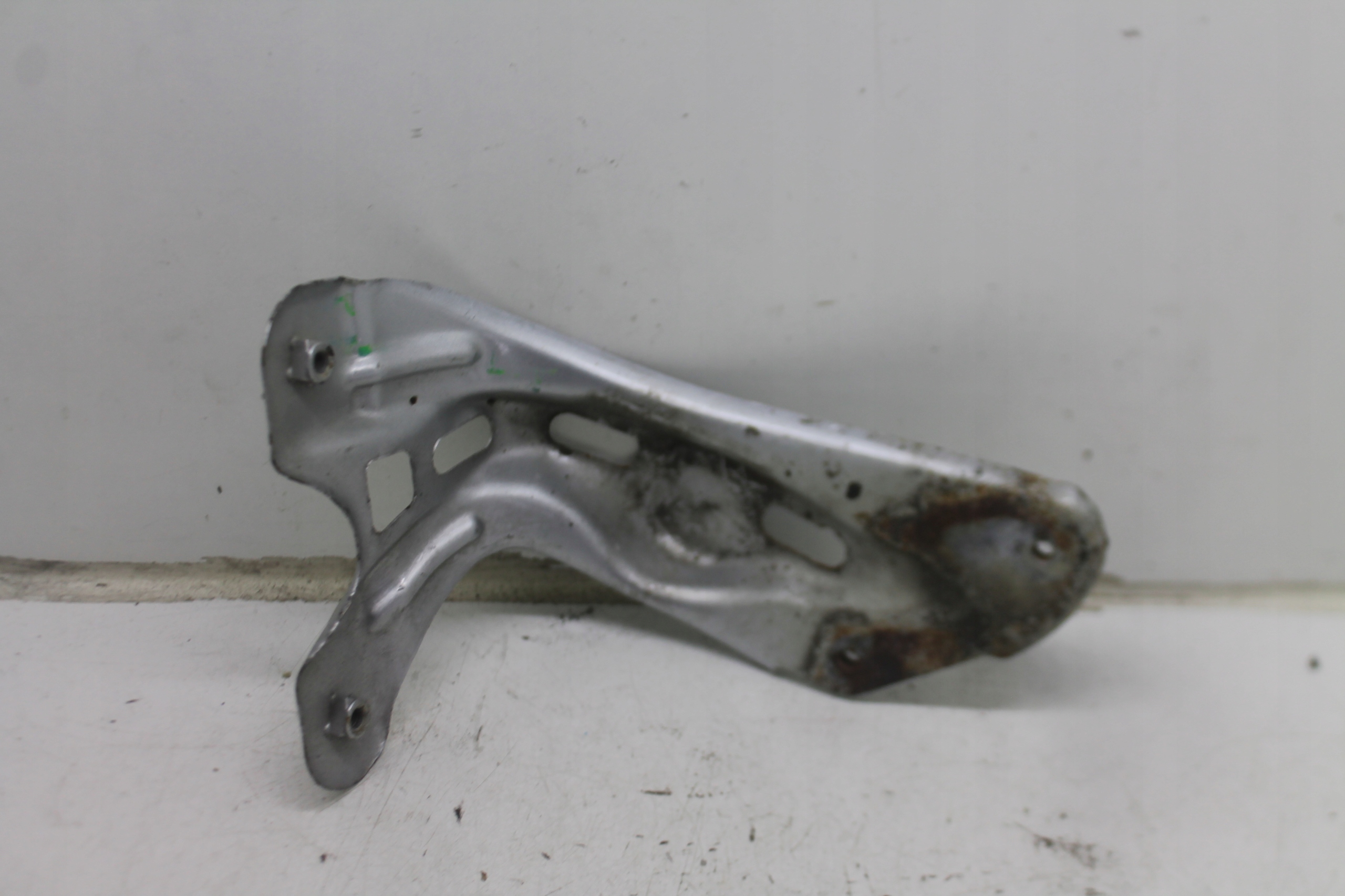 Console Support Support plaque Aile P1K5821138 VW SKODA