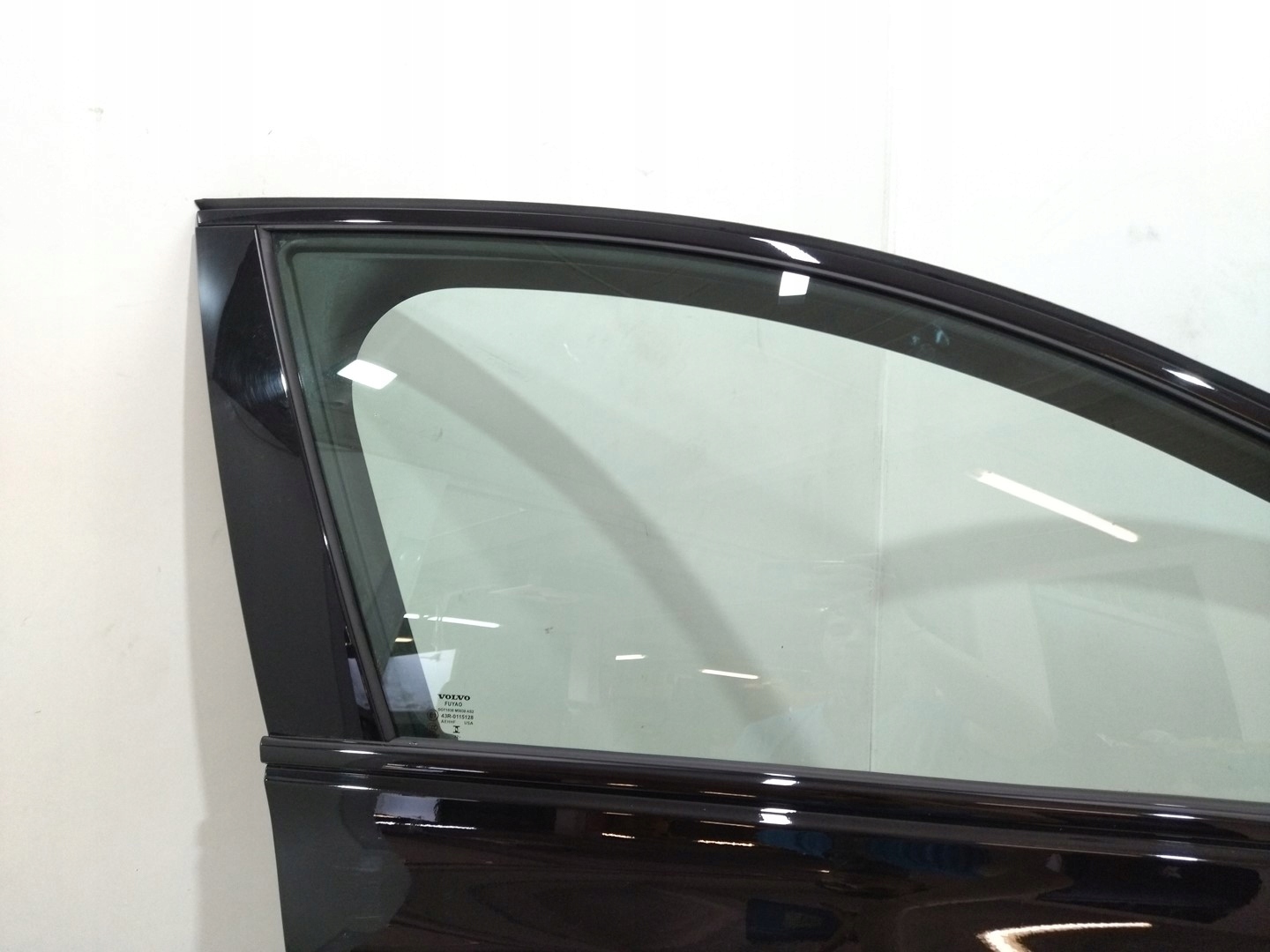 DRZWI PRZÓD PRAWY PRZEDNIE PRAWE 019 BLACK STONE VOLVO S60 III 2022 Numer katalogowy oryginału 019 BLACK STONE DRZ032