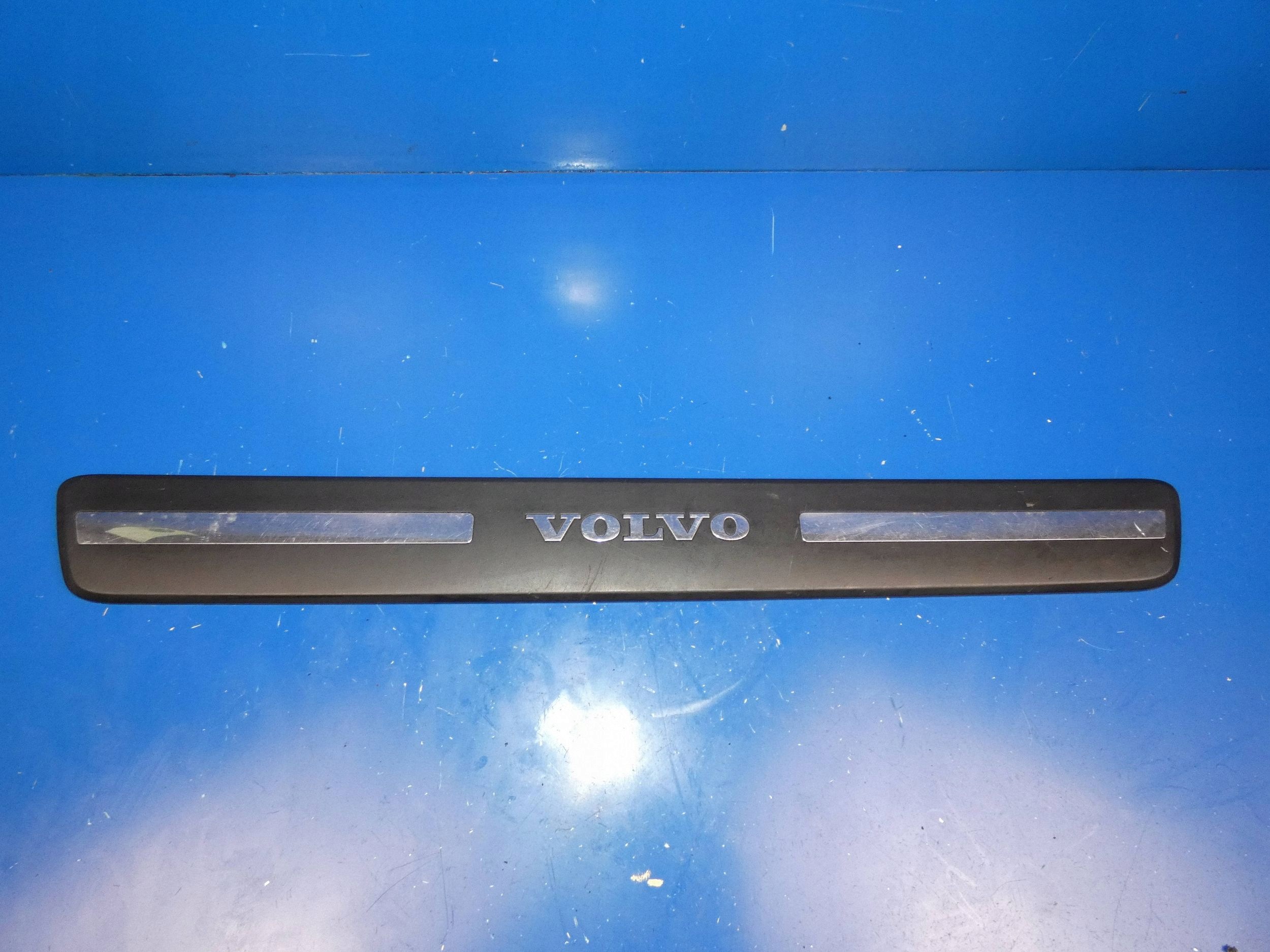 VOLVO XC60 and moulding cap threshold left front