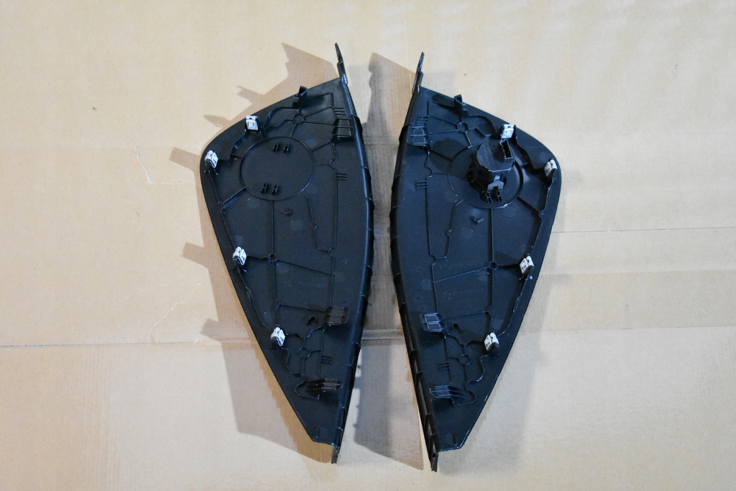 IDEALNA cover consoles left and right BMW G01 G02 1