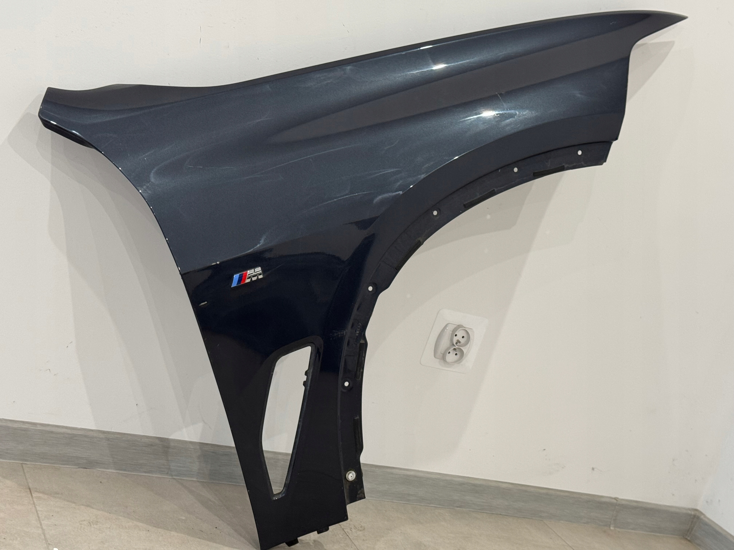 BMW X5 G05 BŁOTNIK PRZÓD PRAWY ŁADNY ORG Producent części BMW OE