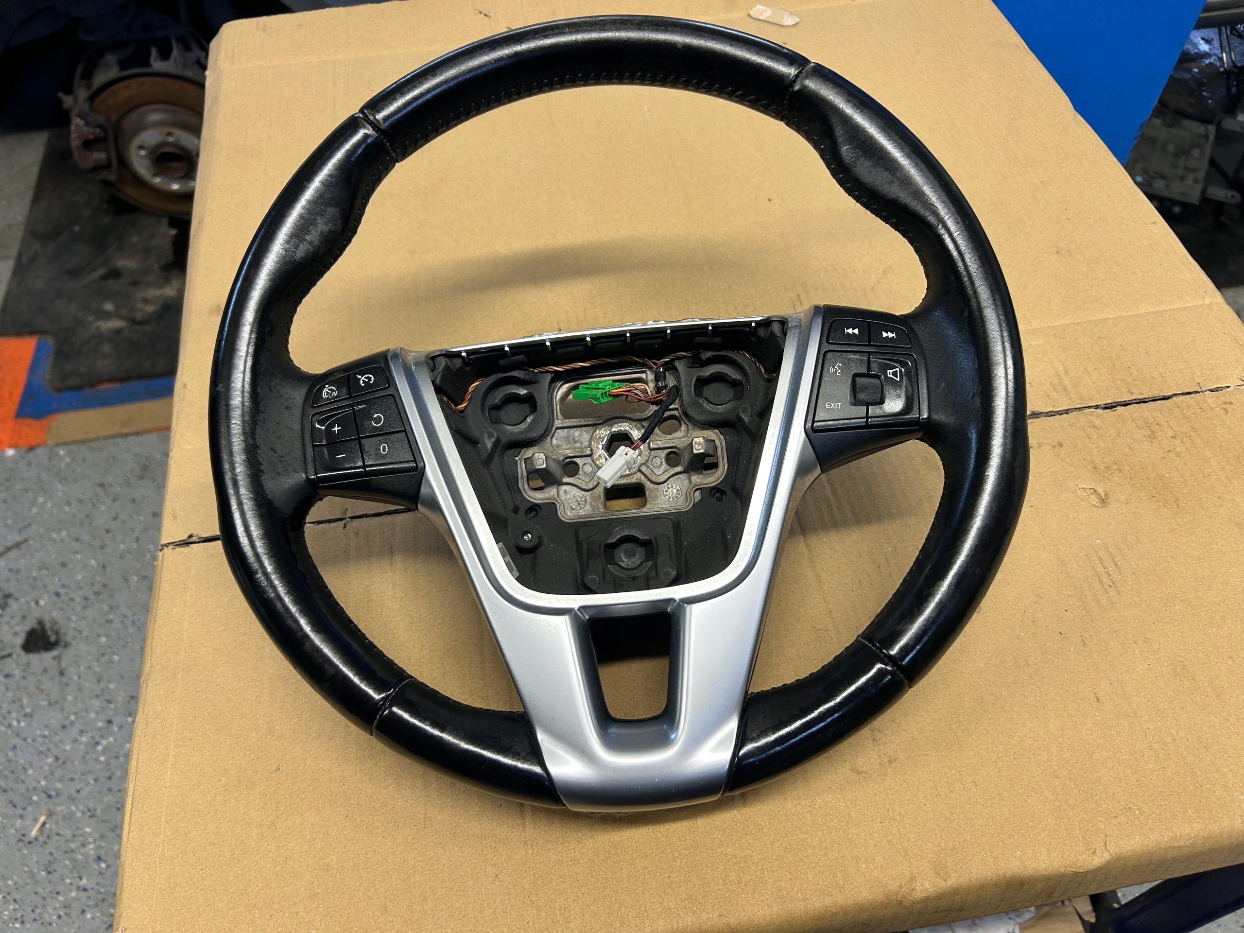 VOLVO V60 10-18 lenkrad MULTIFUNKCJA