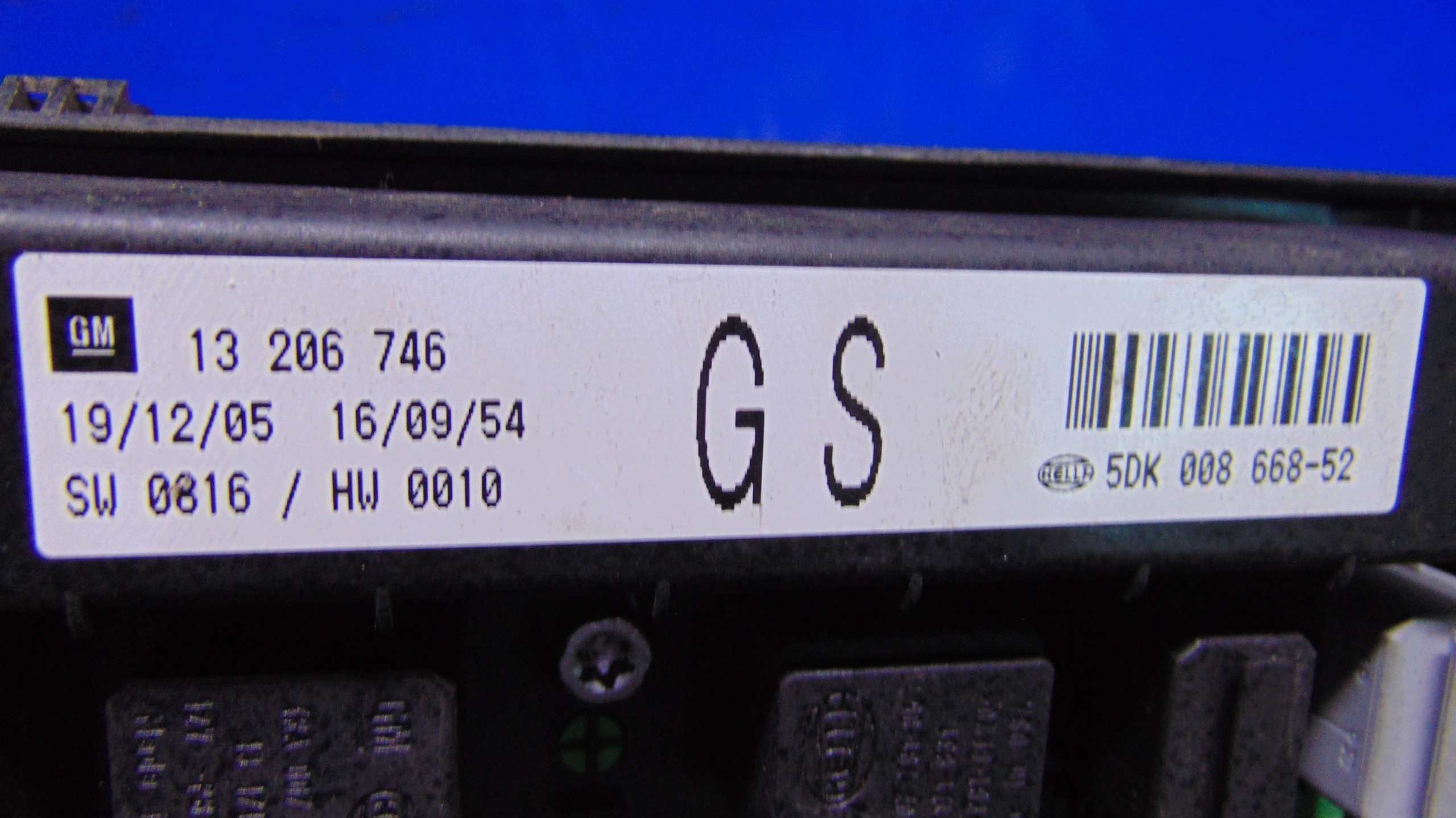 fuse box OPEL ZAFIRA B 05-14 year