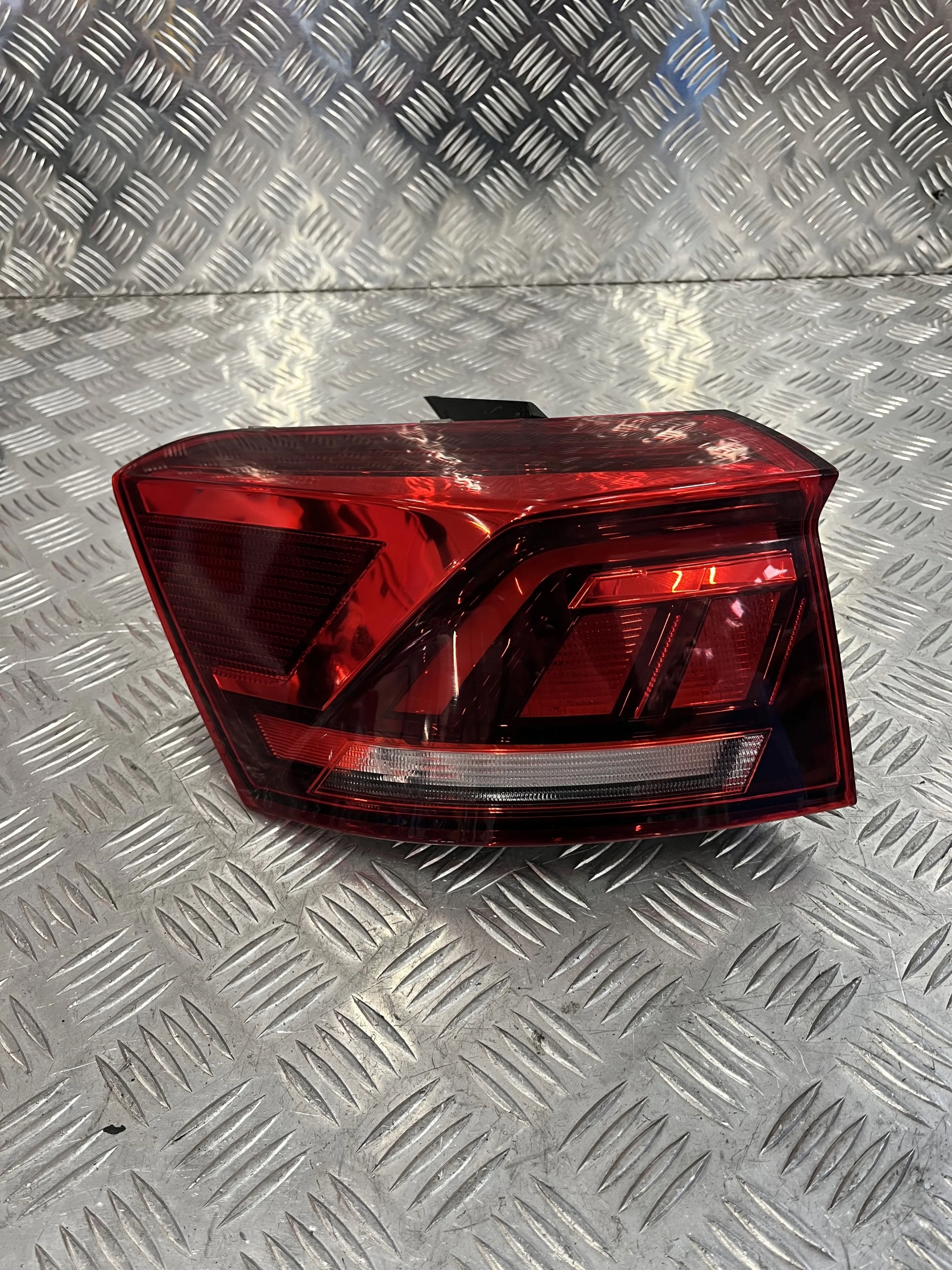 LAMPA TYŁ TYLNA LEWA VW T-ROC 17- 2GC945095A