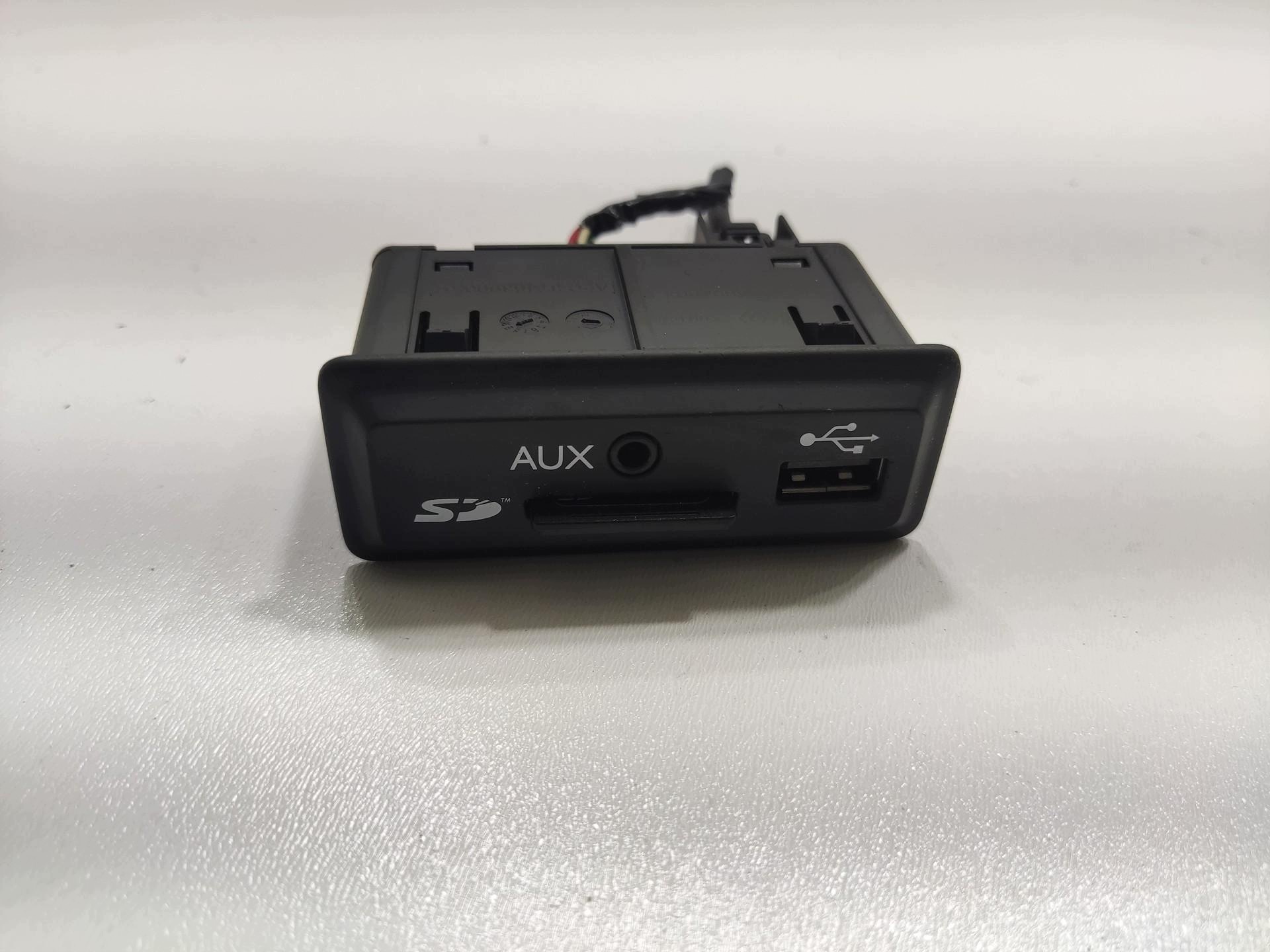 GNIAZDA PORT USB AUX RENAULT KOLEOS e LIFT 2011-2016 280237775R