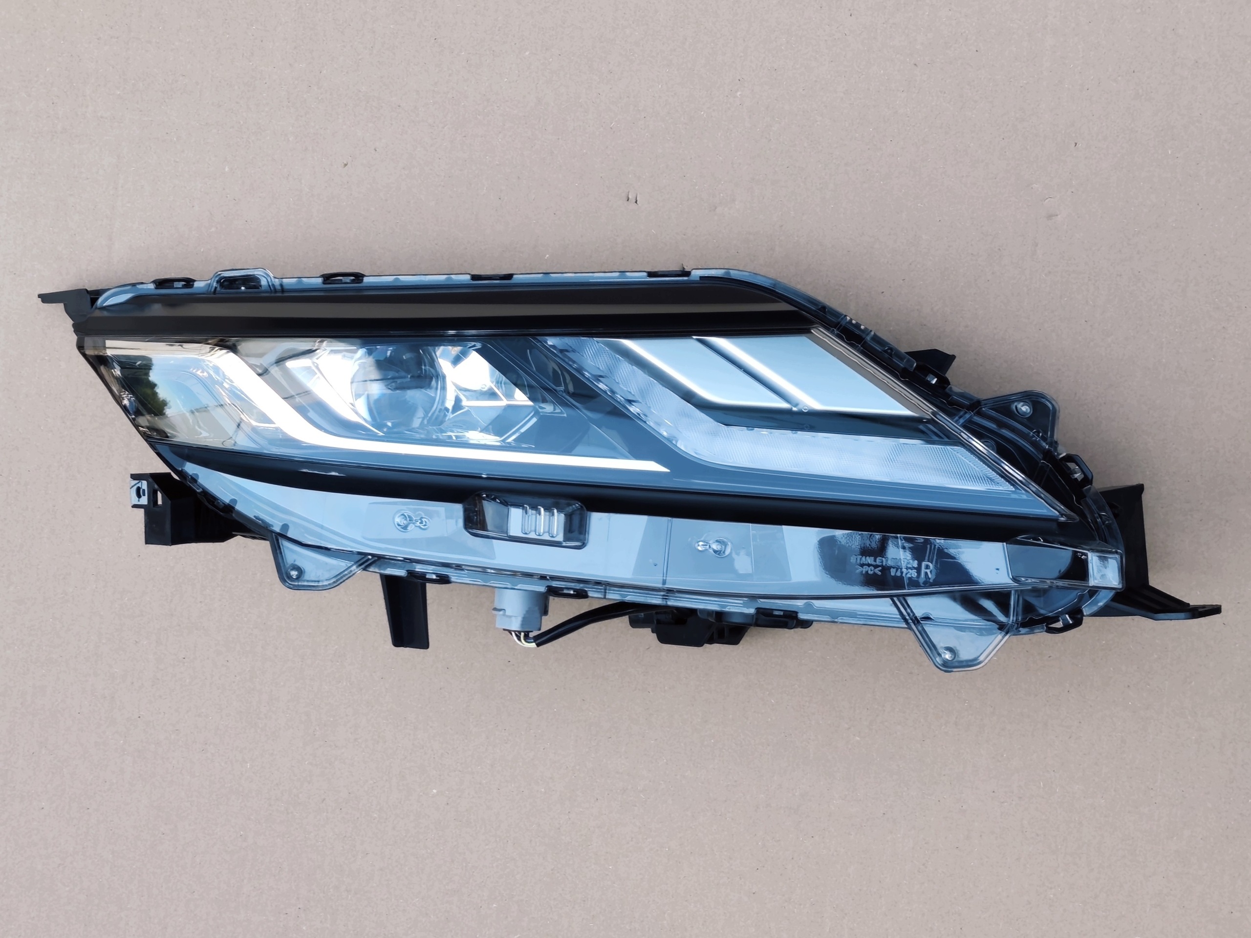 MITSUBISHI L200 2019-2024 REFLEKTOR right FULL LED 26010W590P original
