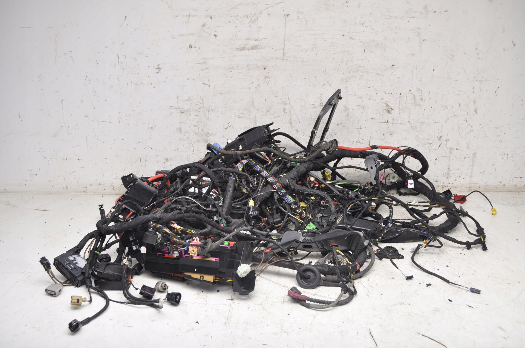 AUDI A4 B9 2.0 TFSI жгут проводов внутренняя установка