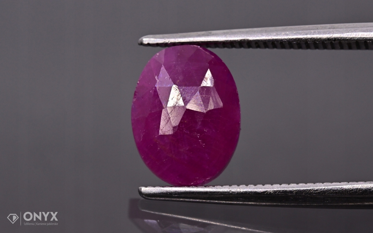 Rubín fazetovaná rozeta ovál 8,5x6,5 mm