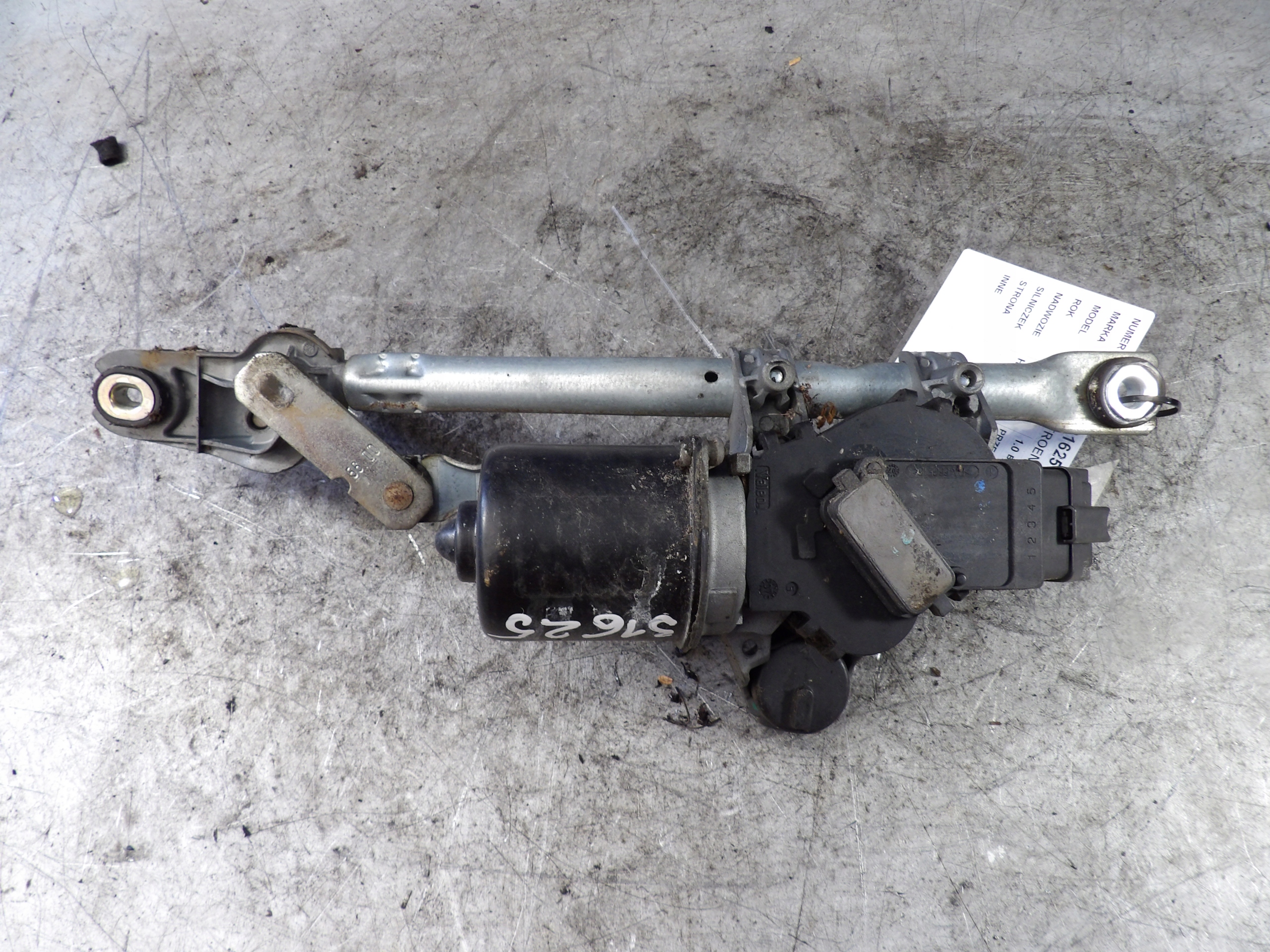 Citroen C1 and wiper mechanism front