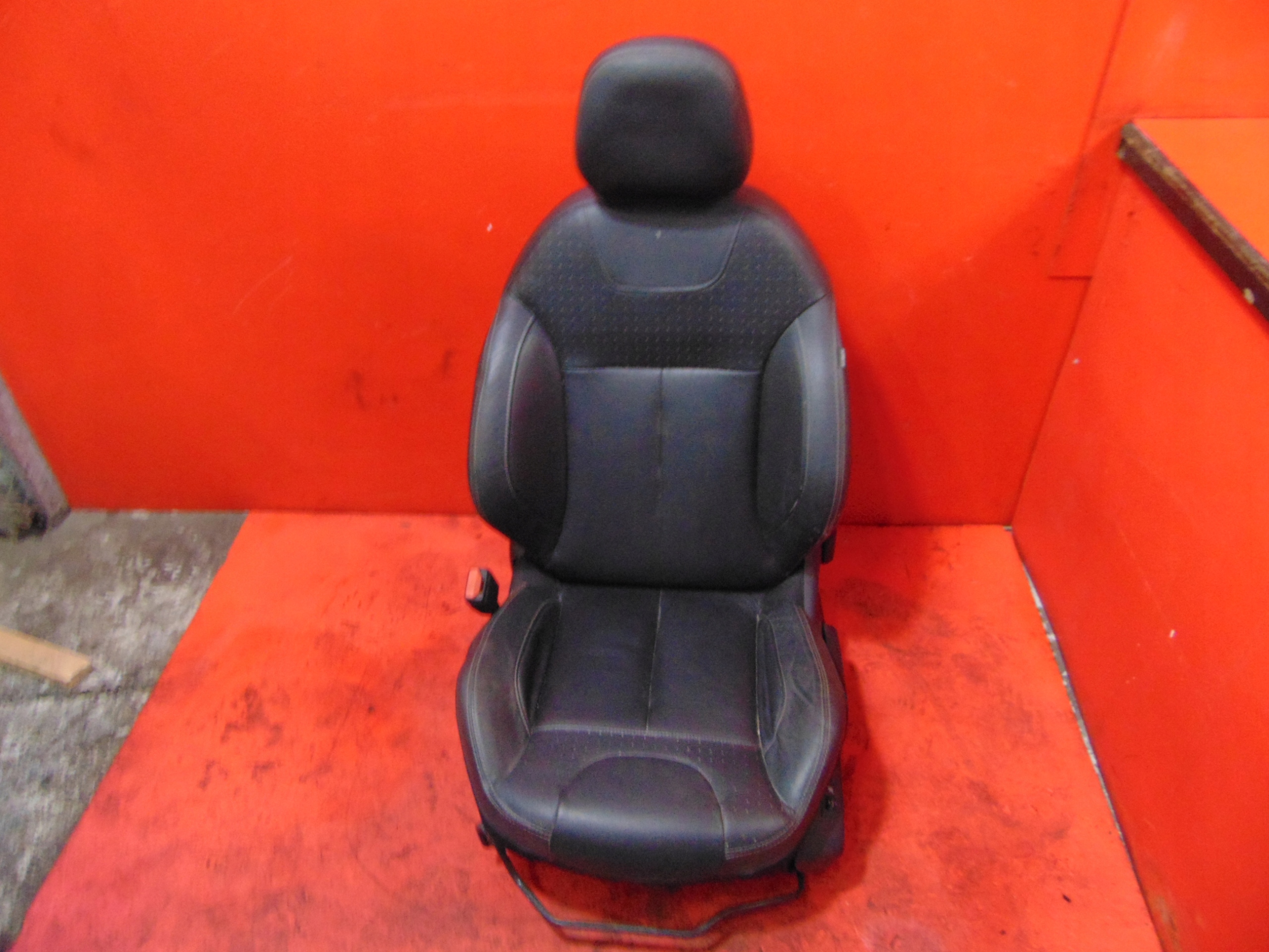 PEUGEOT 2008 and seats side leather GRZANE