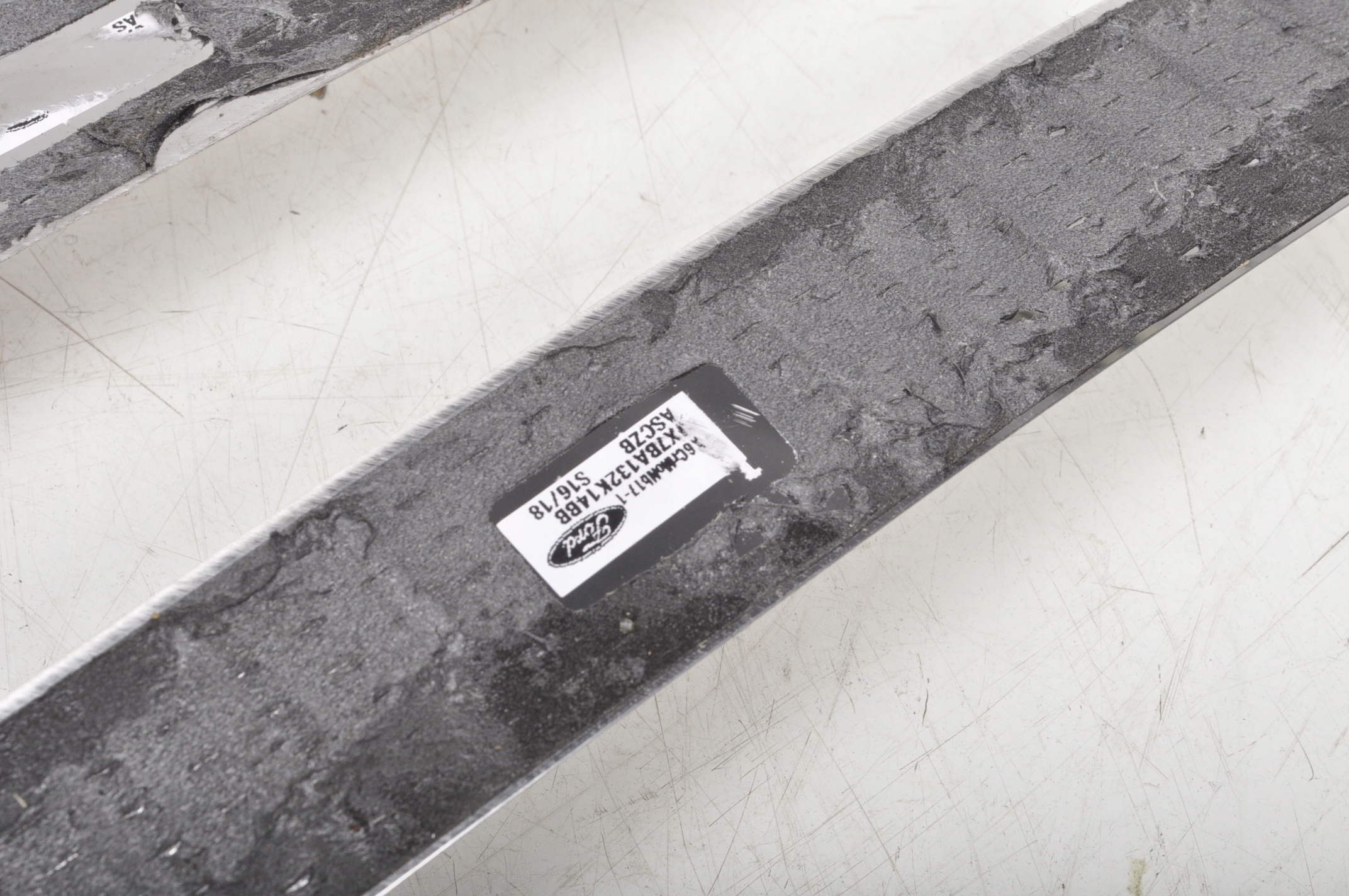 FORD FOCUS MK4 LISTWY PROGOWE ST KOMPLET Jakość części (zgodnie z GVO) O - oryginał z logo producenta pojazdu (OE)