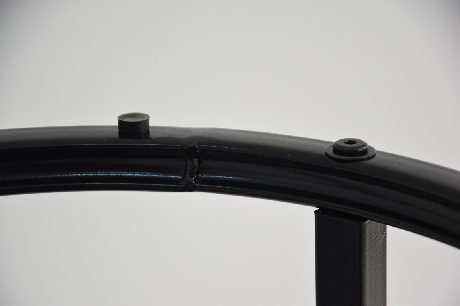 Granatowa PUFA metalowa TAPICEROWANA OKRĄGŁA salon Kolekcja PUF