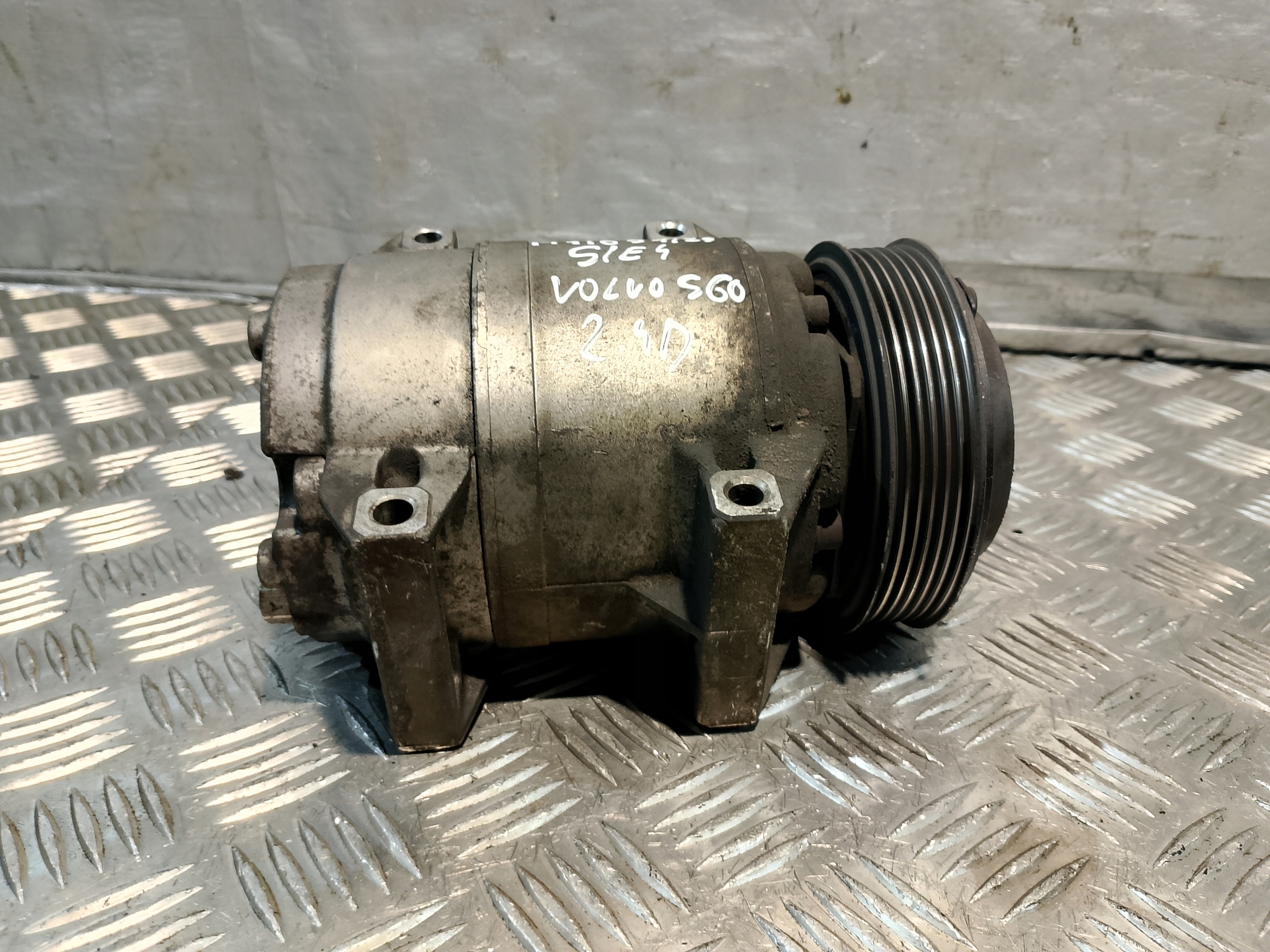 compressor compressor; of the air conditioning VOLVO S60 2.4 D OE 30742206