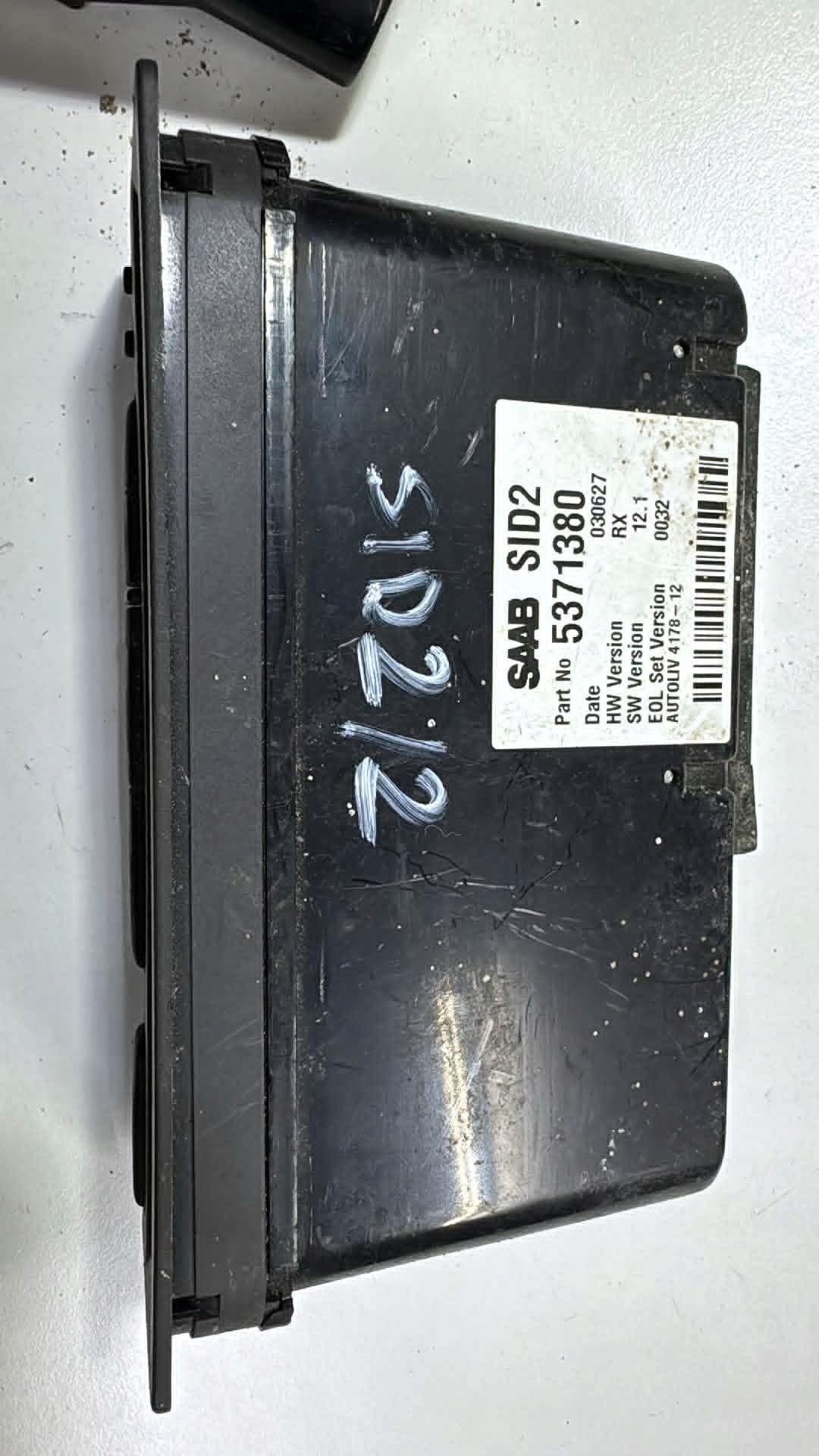 SAAB 9 5 and YS3E display RADIA clock SID2 5371380