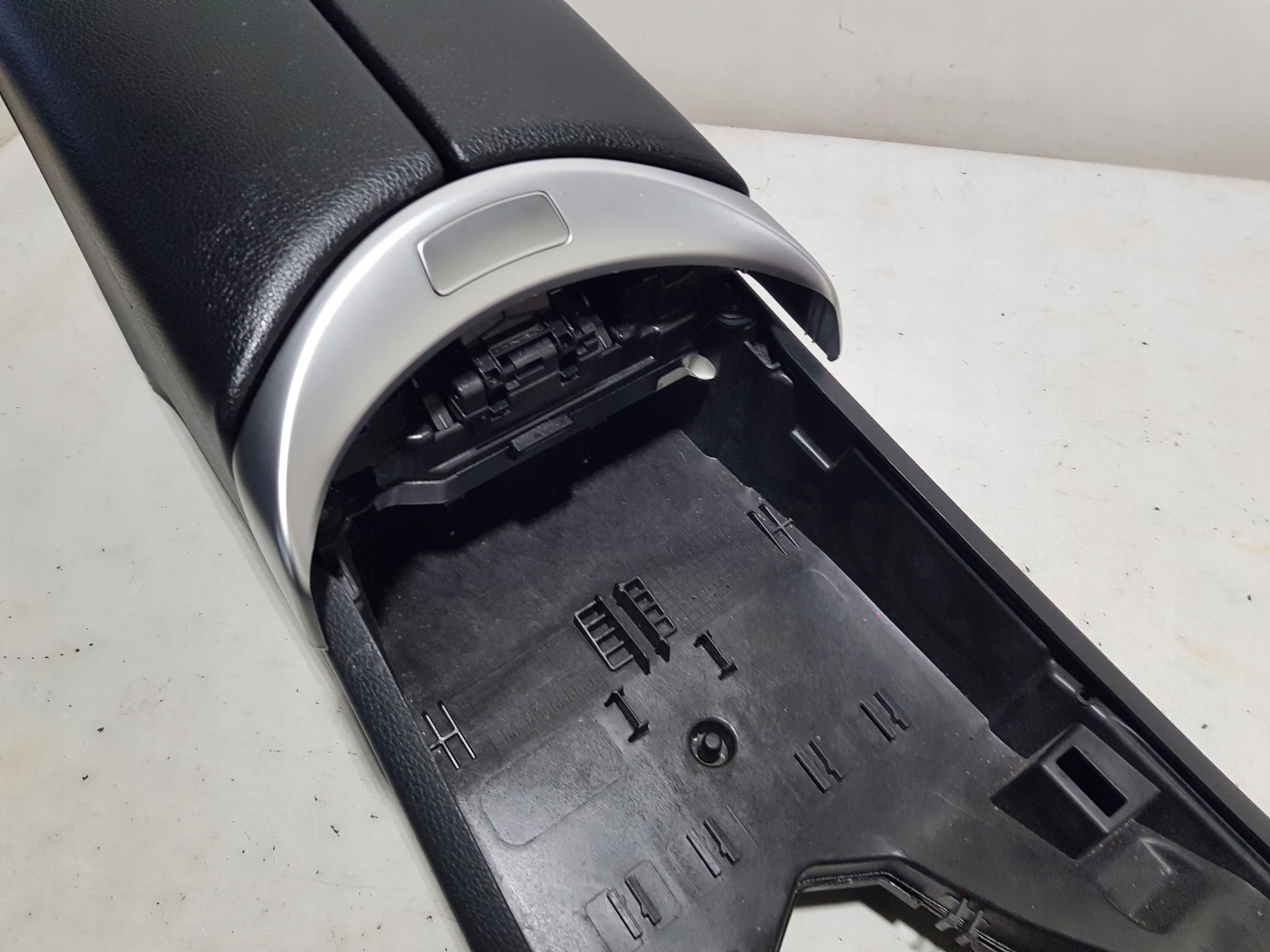 TUNEL central armrest MERCEDES W205