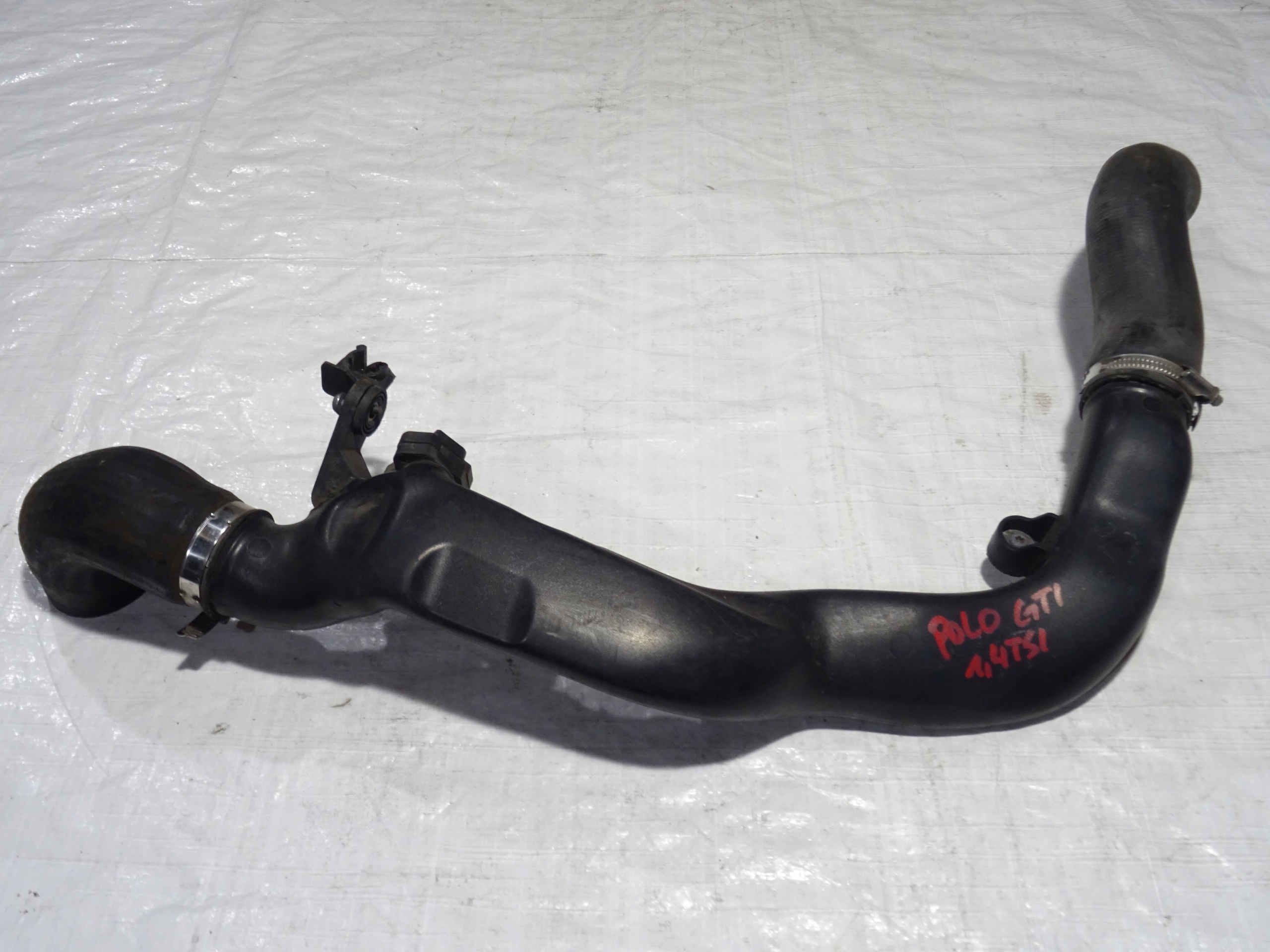 6R0145762C 6R0145838A - ТРУБА ПРОВІД ІНТЕРКУЛЕРА VW POLO V 5 6R0 1.4 TSI