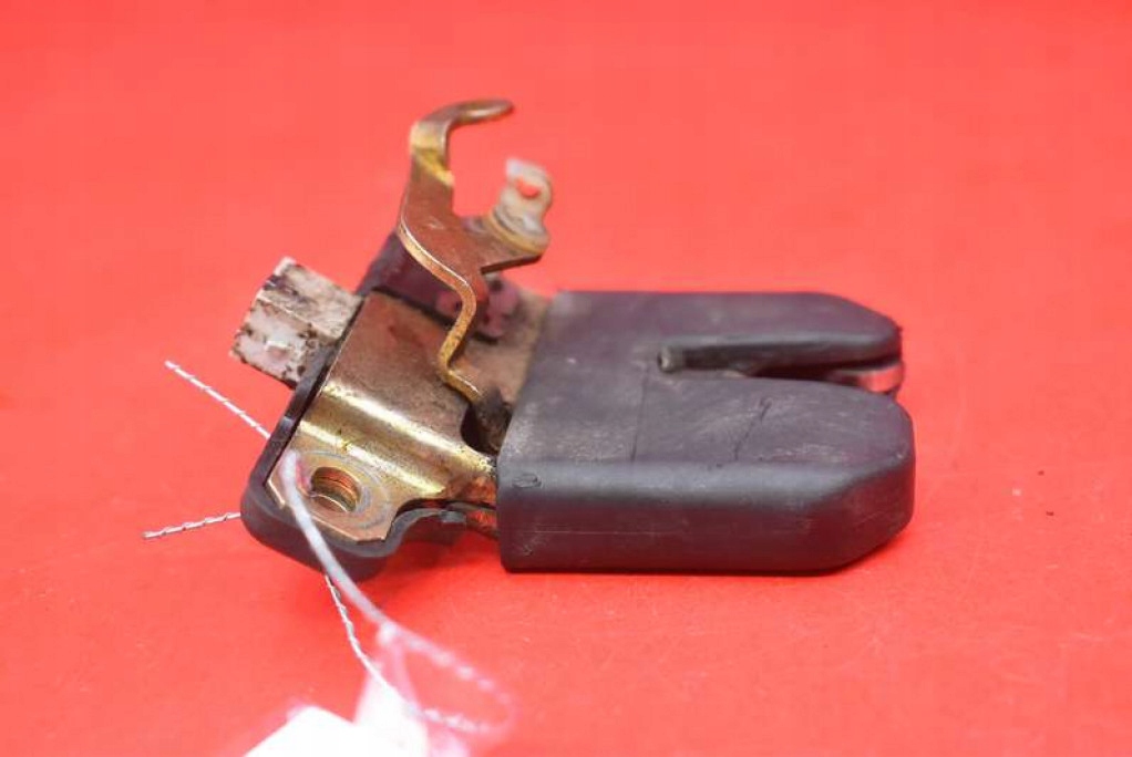 lock bonnet rear part boot 4B5827505 AUDI A6 C5 sedan 97-01