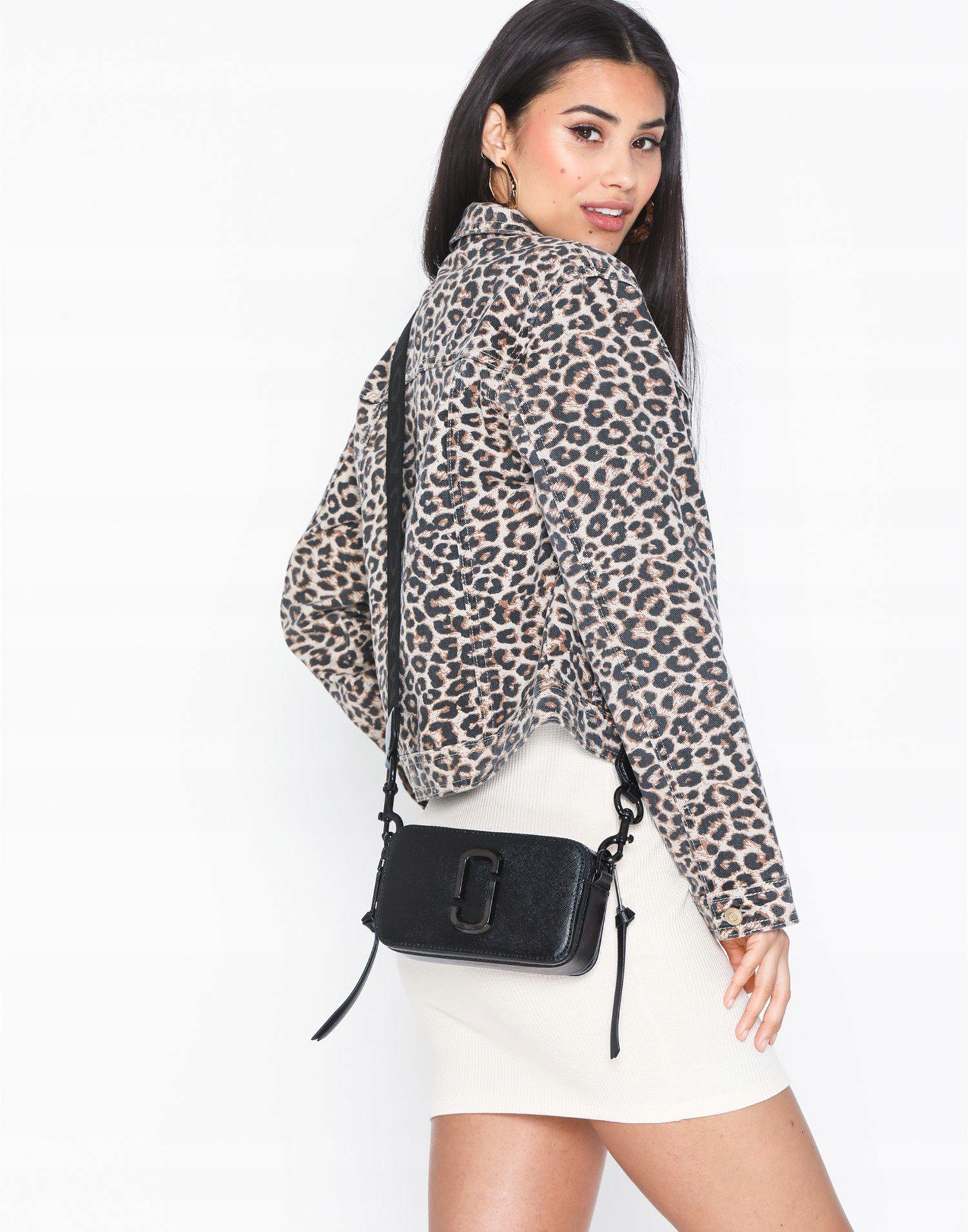 SKÓRA NATURALNA LOGO XAC NG5__18X10,5 THE MARC JACOBS MAŁA TOREBKA Wielkość mała (nie mieszcząca A4)