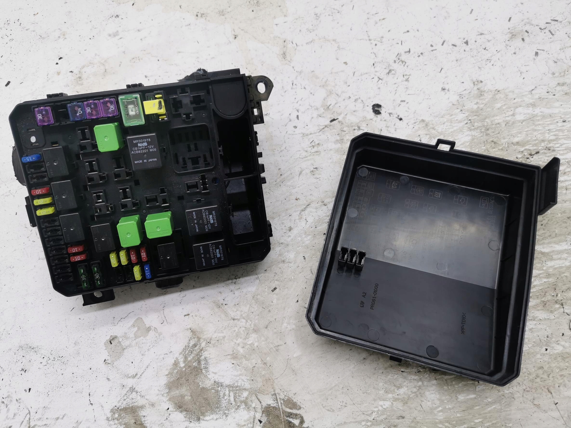 Module fusibles PEUGEOT 4007 2.2 8565A024