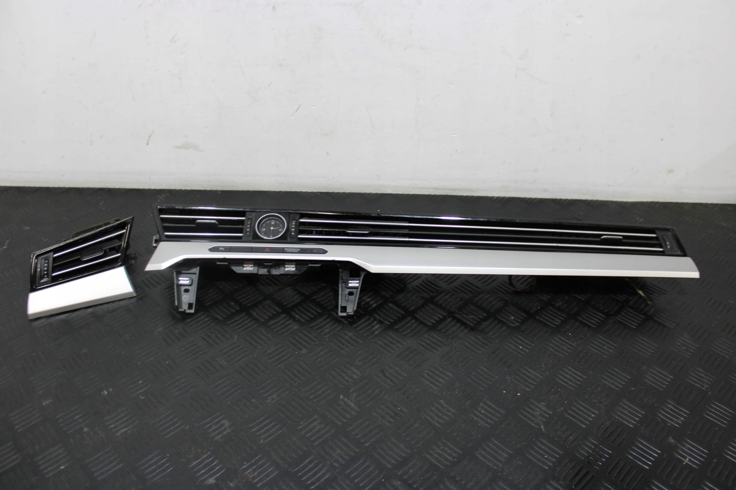DEKOR KRATKI NAWIEWOW Console VW PASSAT B8 3G0 3G9