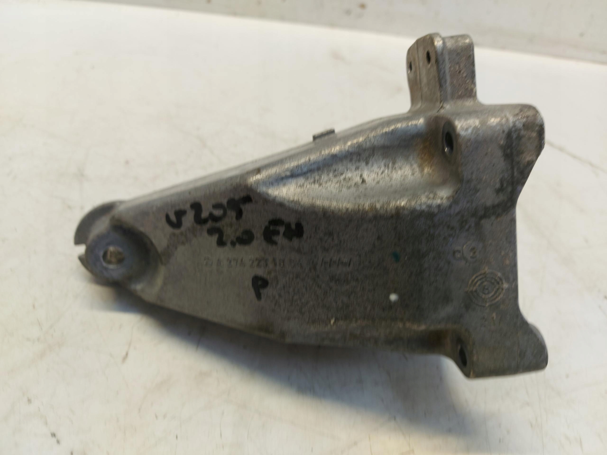 MERCEDES W205 C300E ENGINE MOUNT A2742231004