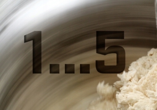 Mikser MPM MMR-22Z/C 750W 5 prędkości Funkcja Turbo 2 misy o pojemności 3l Kolor dominujący czarny