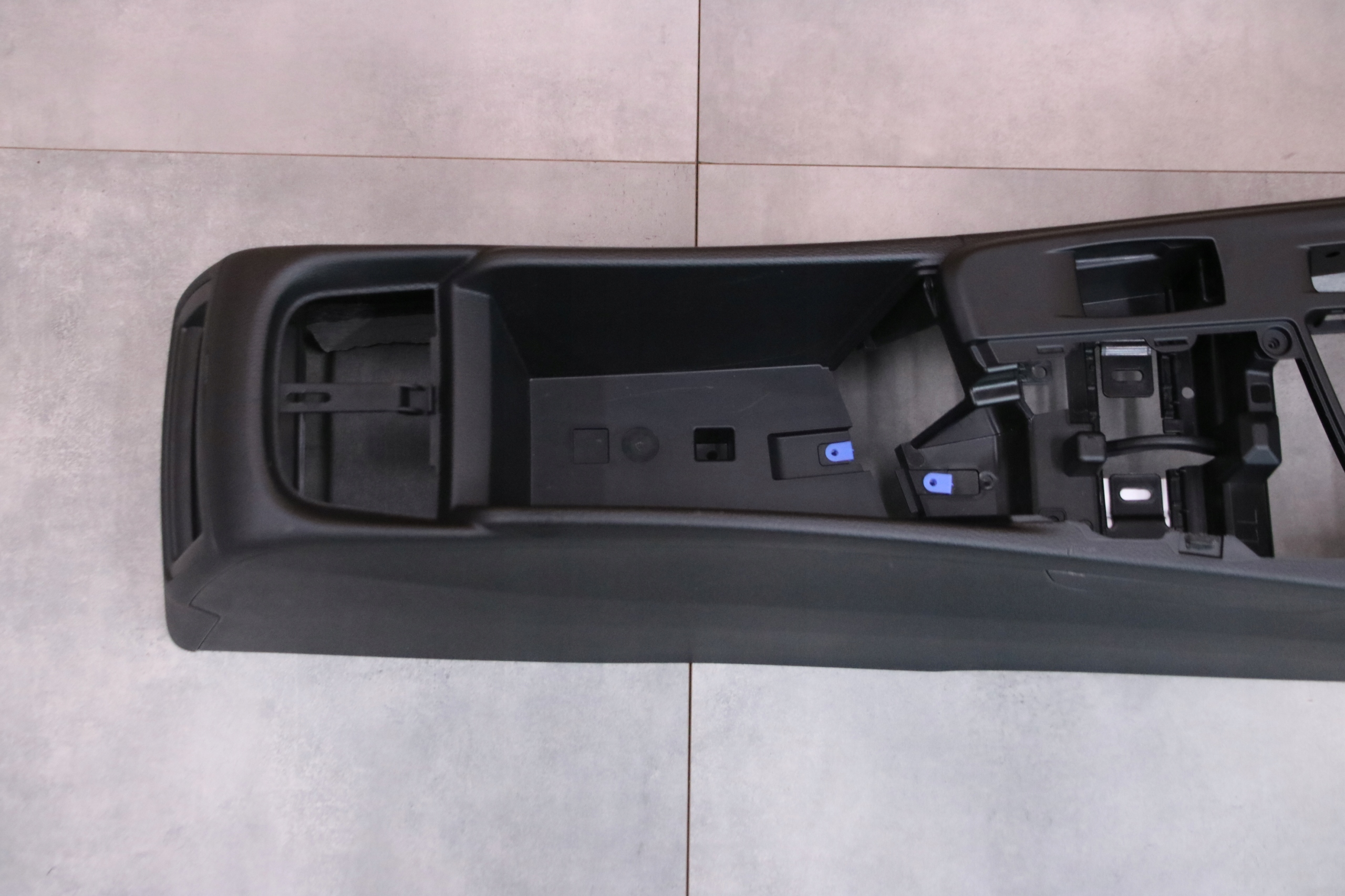 BMW X1 F48 TUNEL central console central black black 9335198