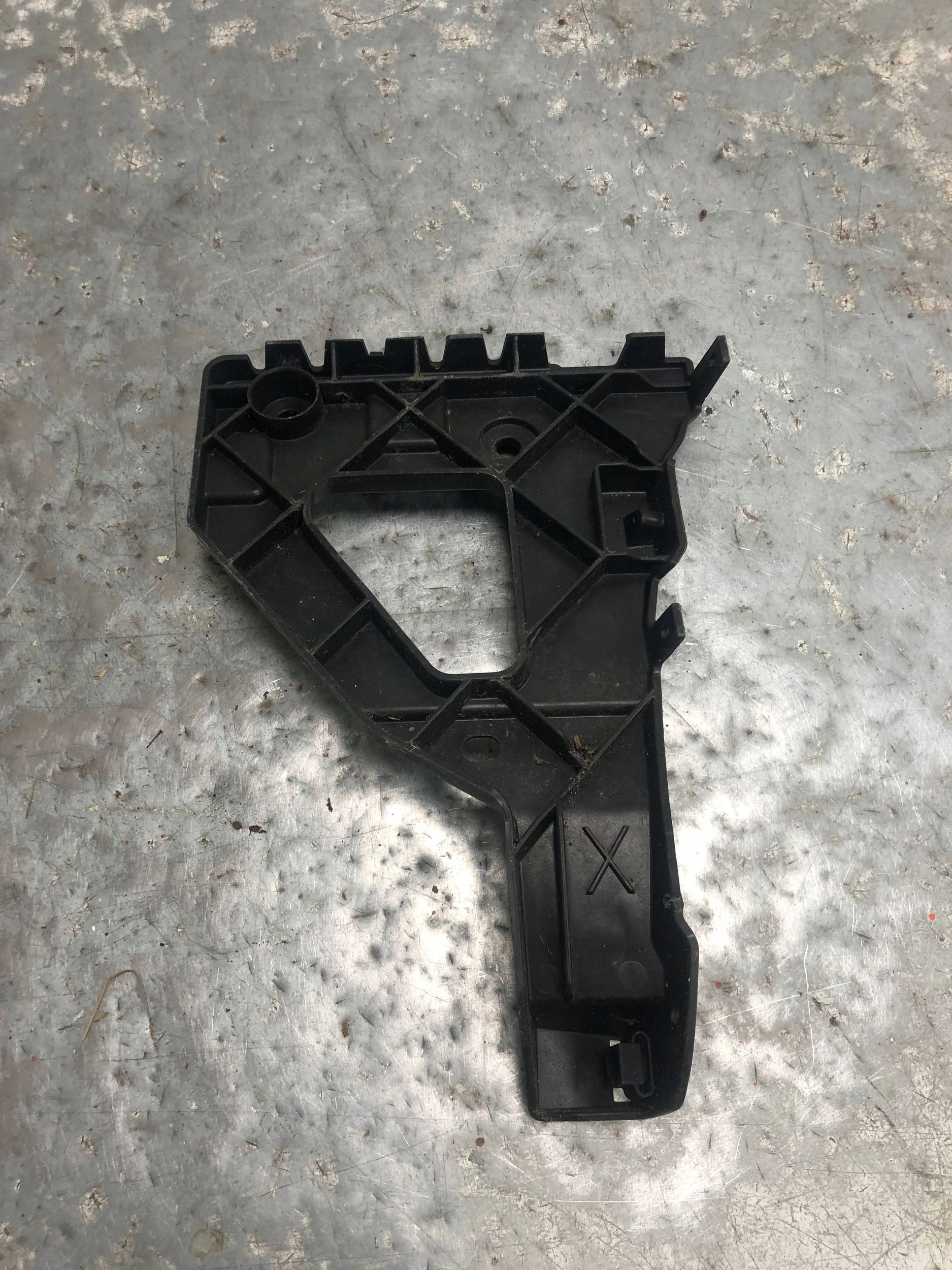 bumper bracket left front AUDI A6 C6 ALLROAD 4F0807227B