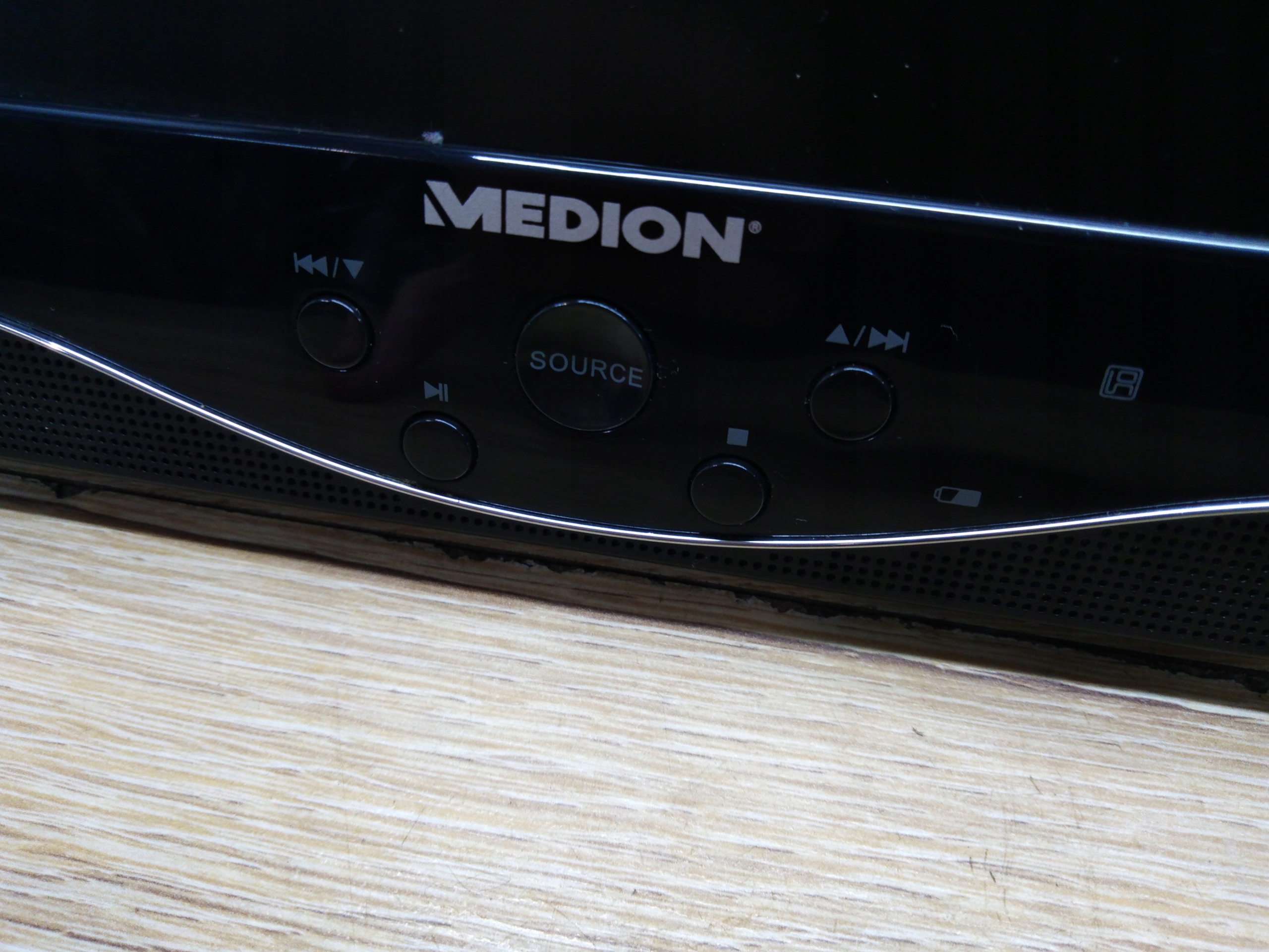 DVD PRZENOŚNE AUTO DOM LCD MEDION CD USB PILOT DC 12 V OKAZJA Model DPP-940-102