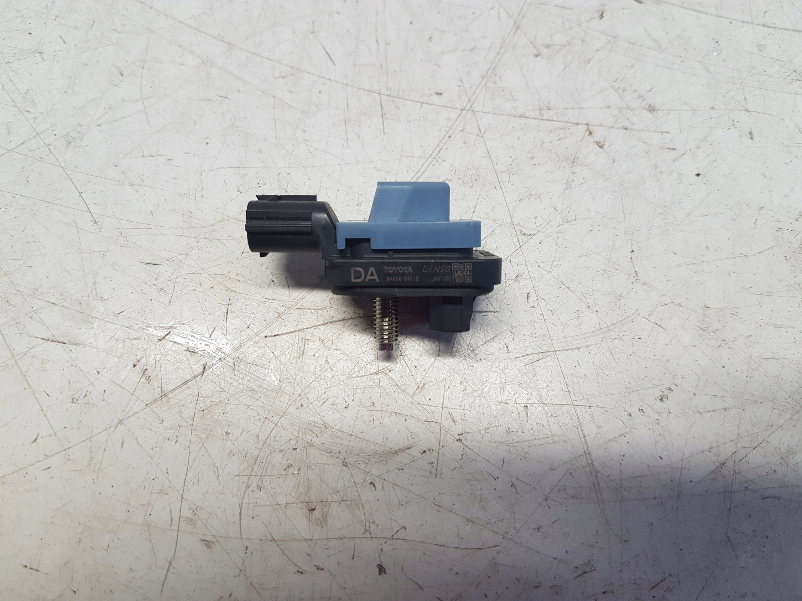 8983a-33010 - LEXUS ES300H ES VI датчик удару подушки безпеки