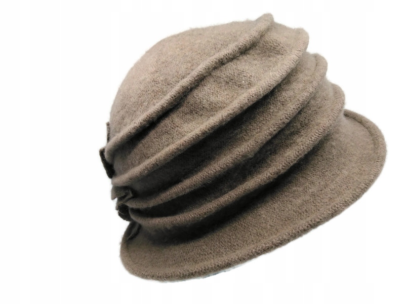 

Beret brązowy, lekki, duża zawartość wełny (70%)
