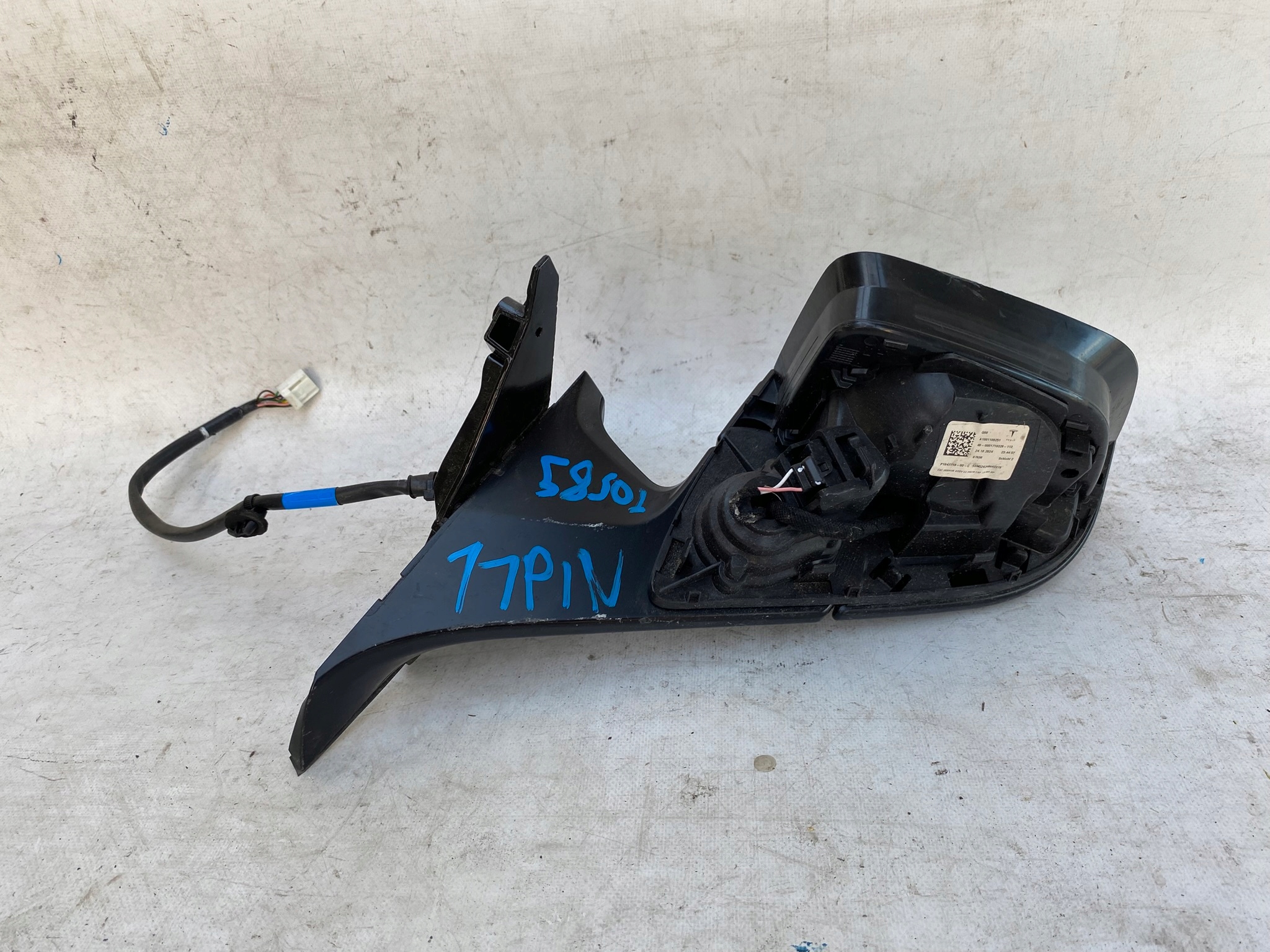 TESLA MODEL Y 13- mirror left 11 PIN P1647719-00-C