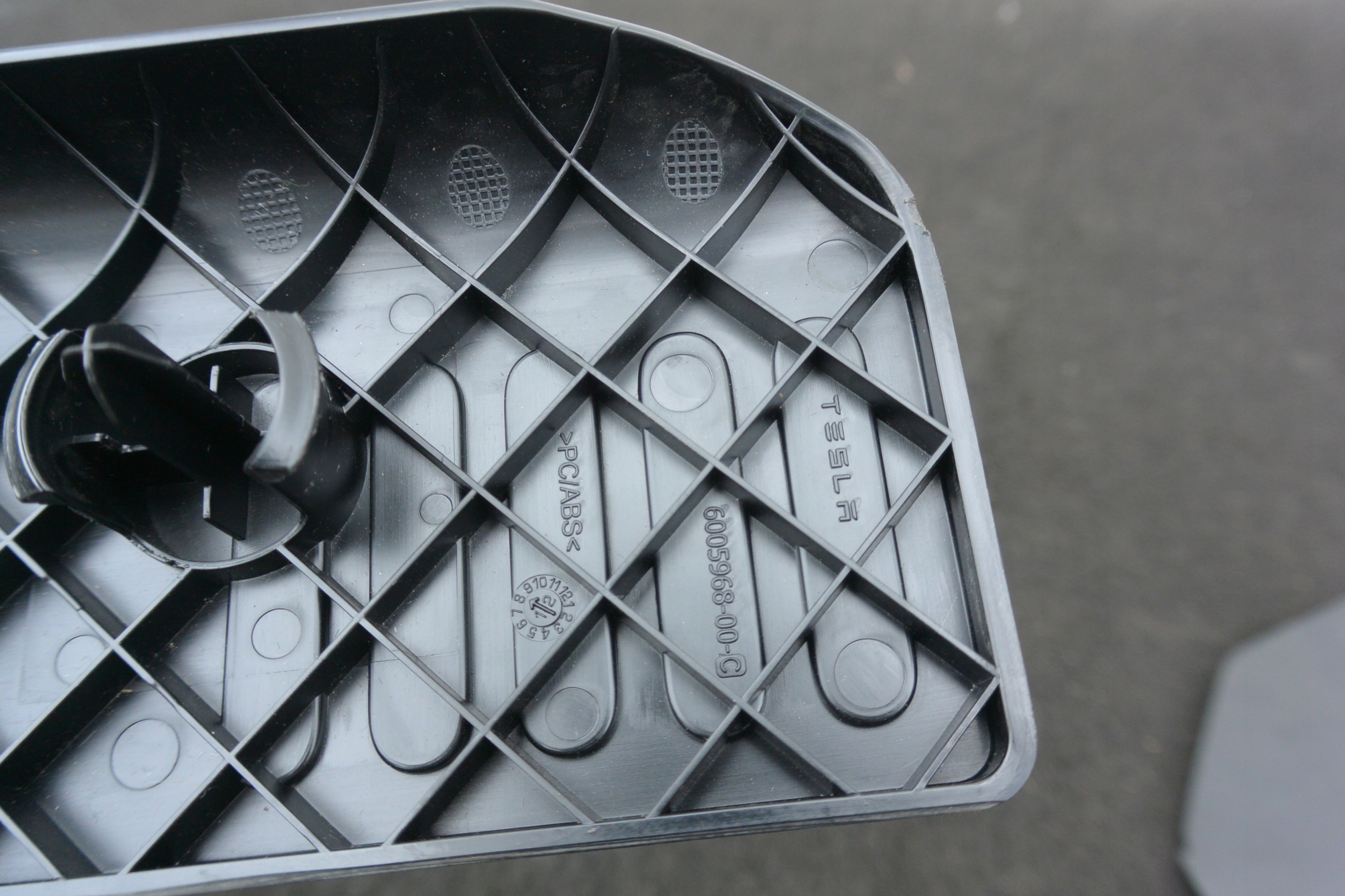 PODNOZEK PODPORKA POD NOGE TESLA MODEL S 12-16 EU
