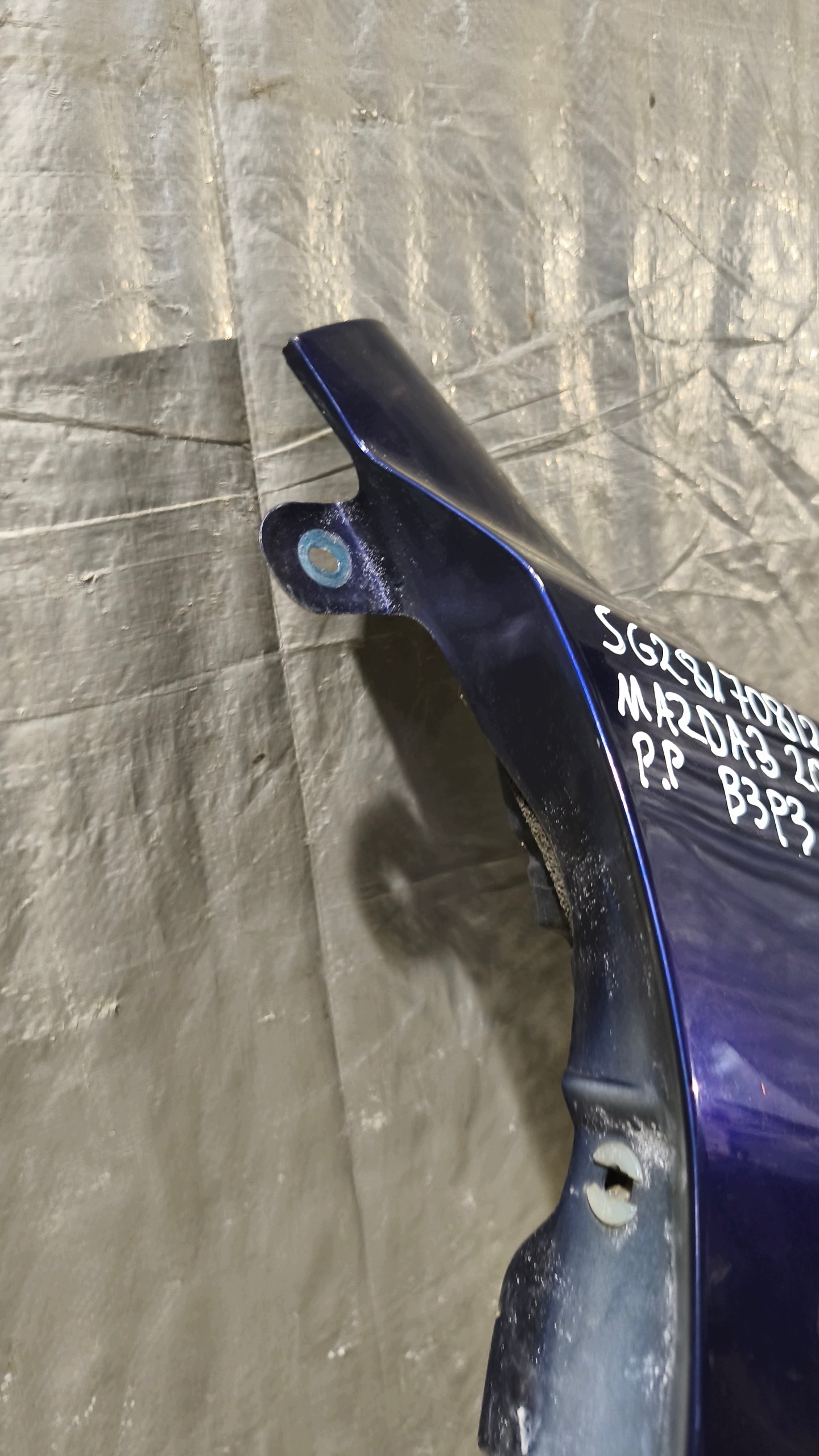 fender right front MAZDA 3 BK 2004r