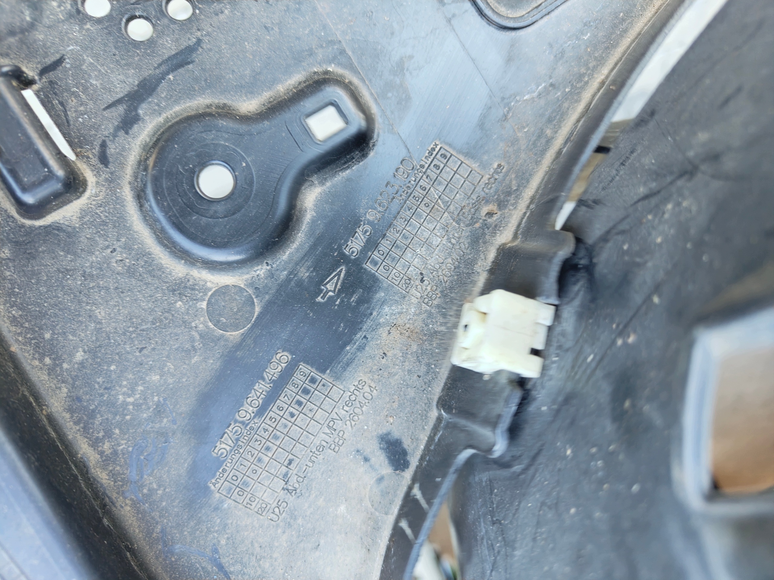 MINI U25 mudguard right front 9623588 9623190