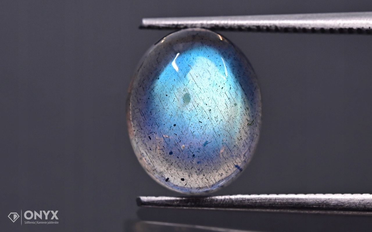 Labradorit kabošon A ovál 11x9 mm