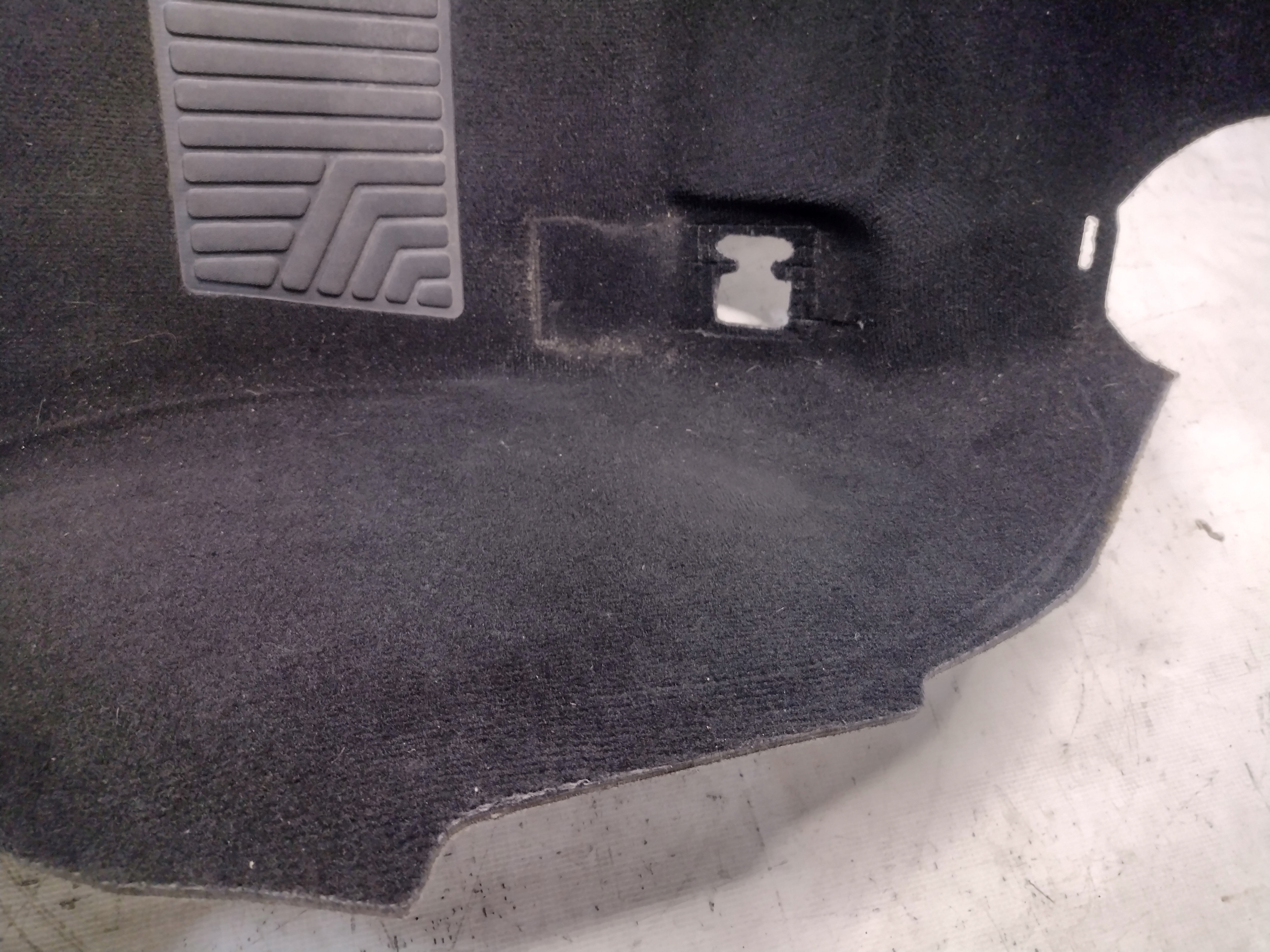mats left front Mercedes W212 sedan A2126800540
