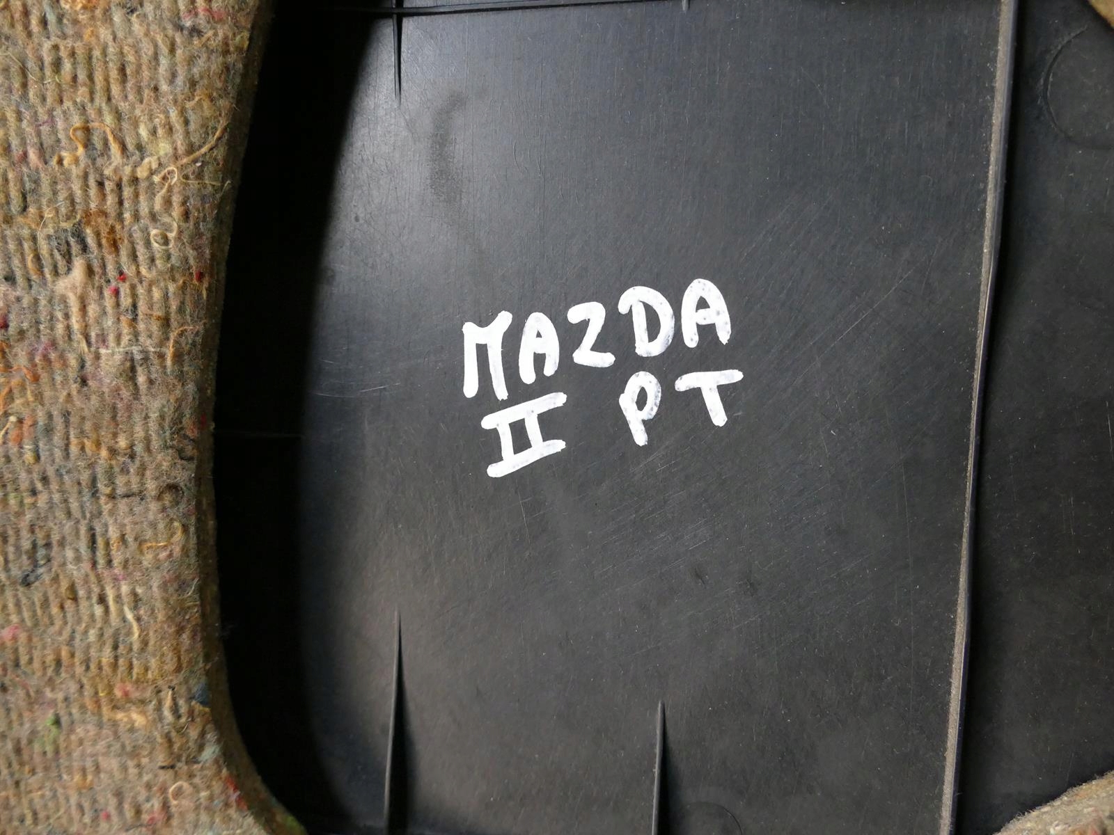 MAZDA 2 DY LIFT boot upholstery right upholstery
