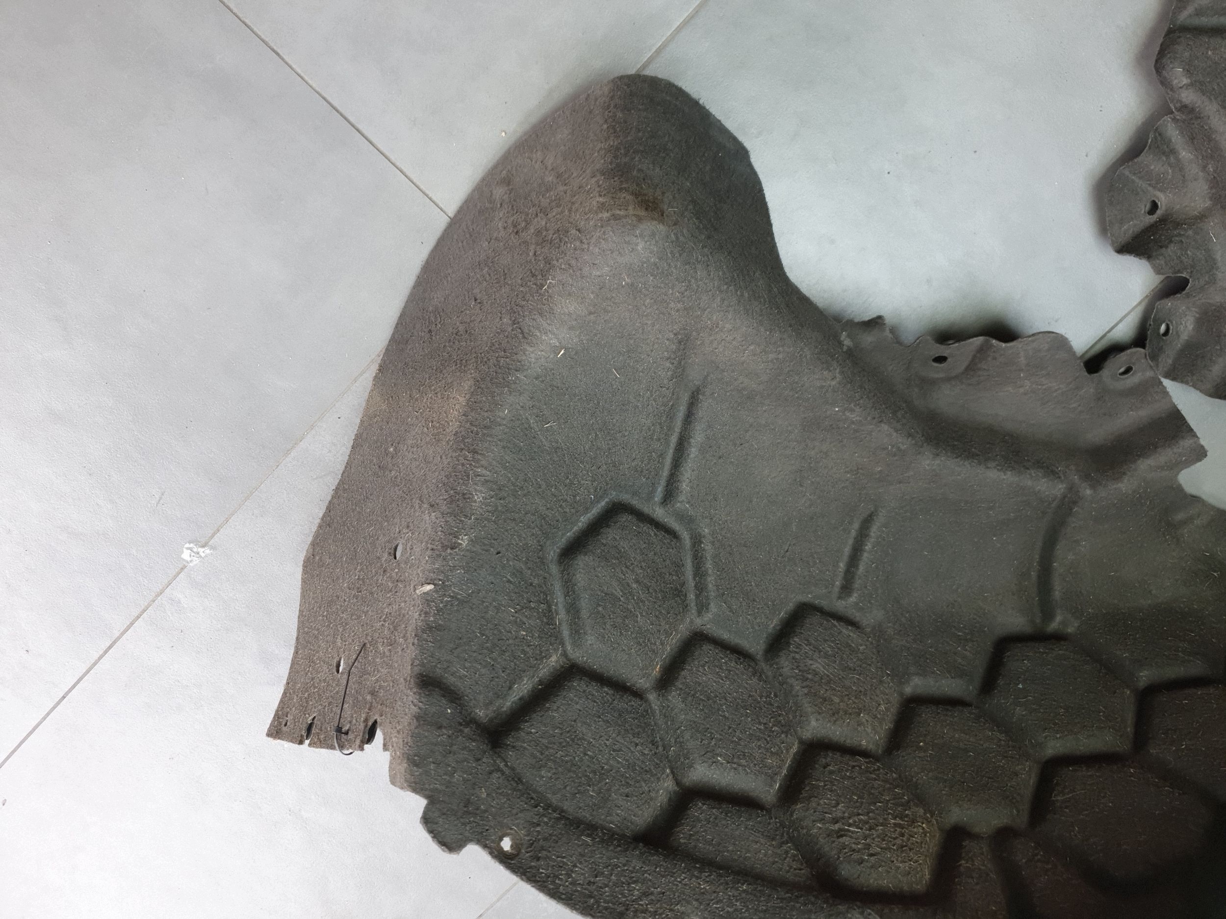 Audi Q7 4M mudguard left rear part rear. 4M0810171J