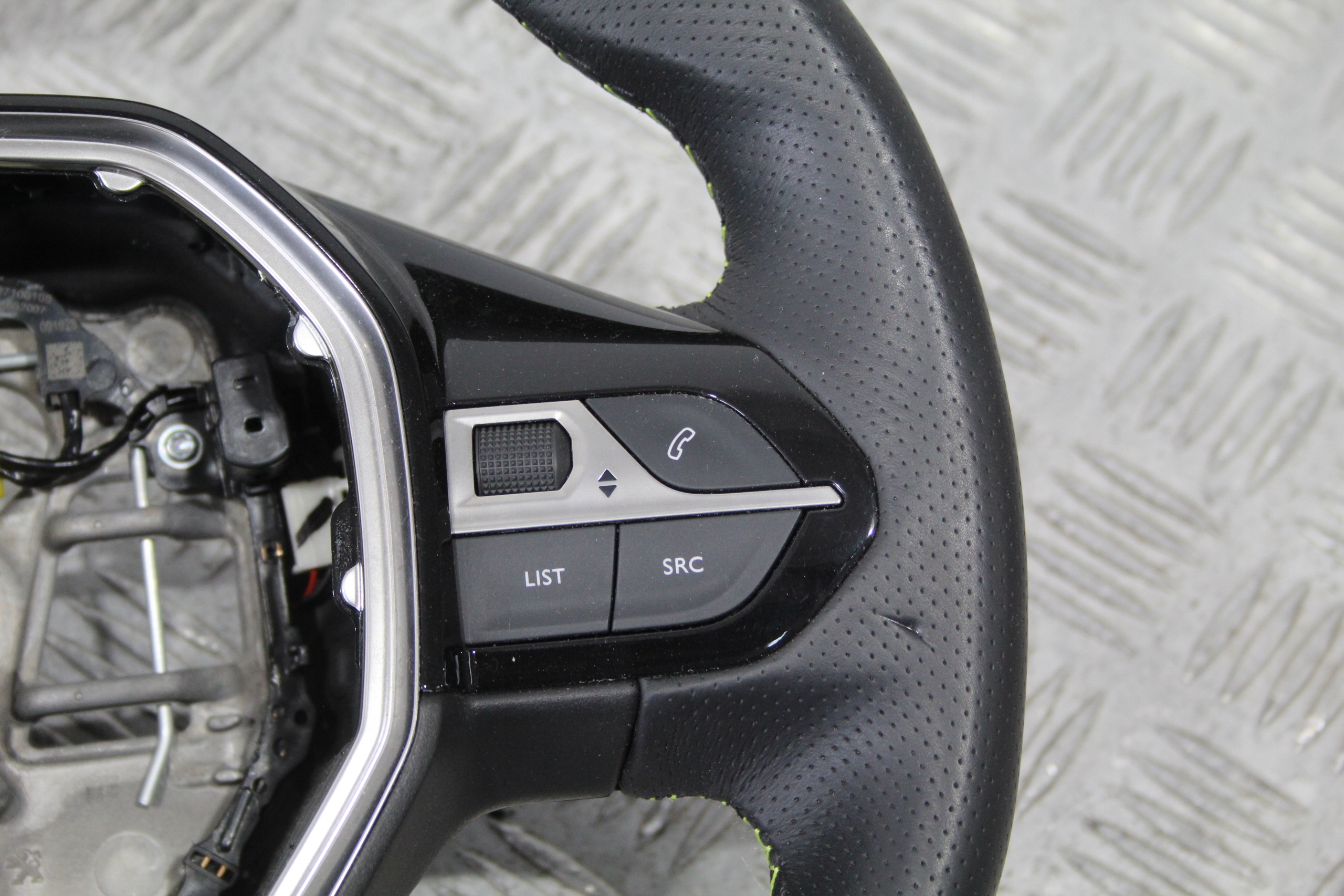 LENKRAD MULTIFUNKCJA PEUGEOT 2008 II 2 GT-LINE