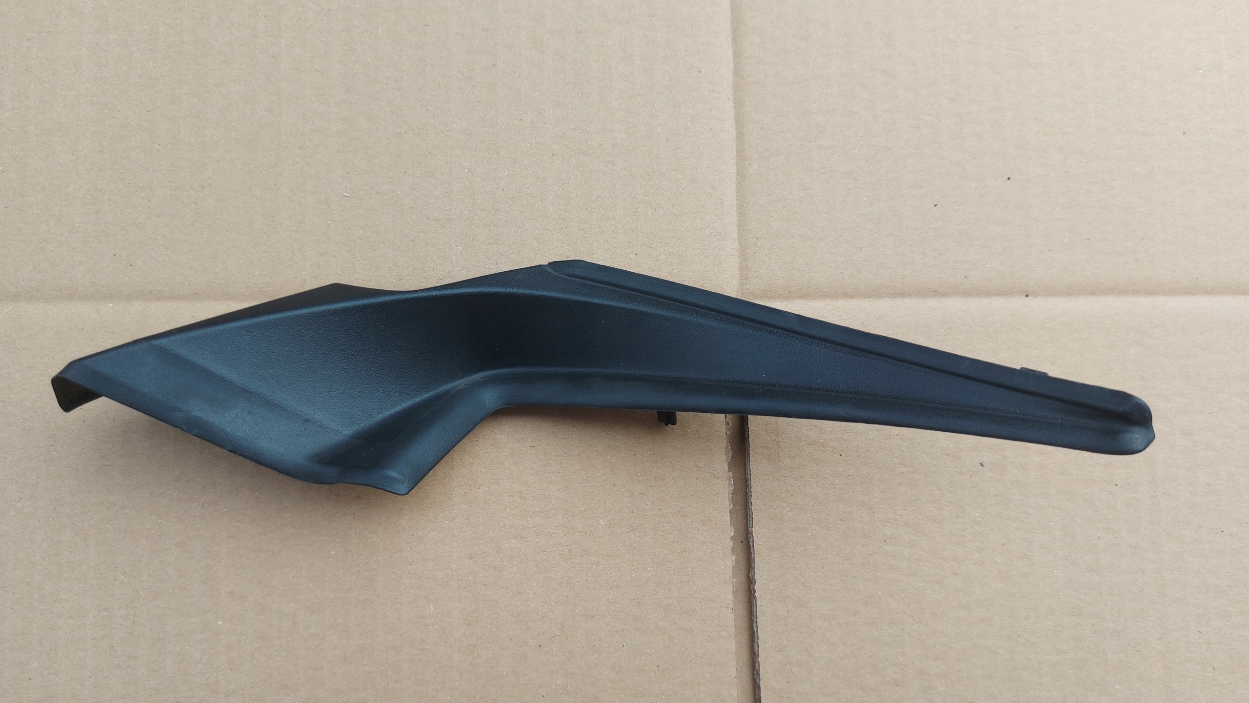 spoiler under the window right TOYOTA AYGO II 14