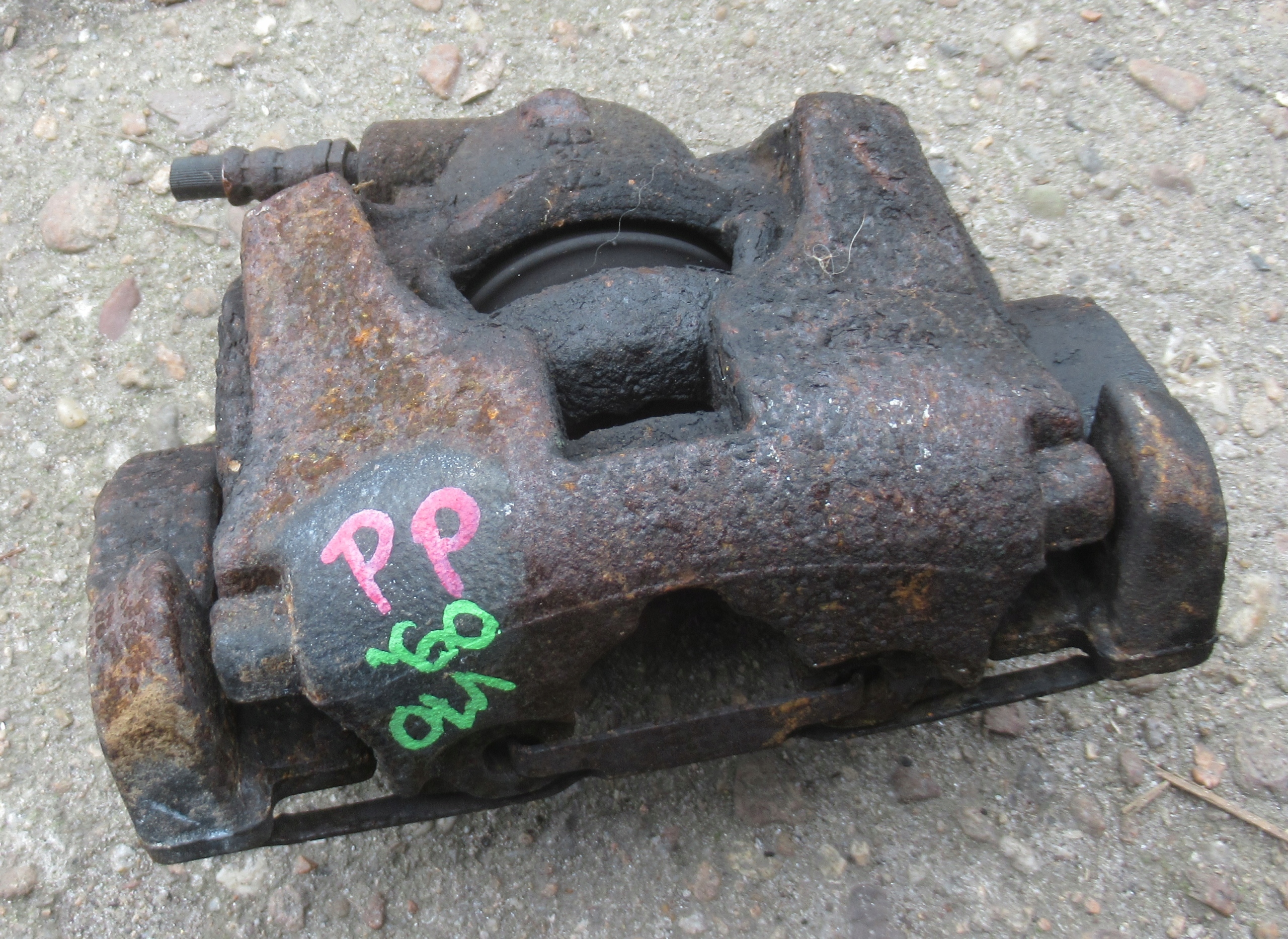 VOLVO V70 2.0 D 09R caliper right front
