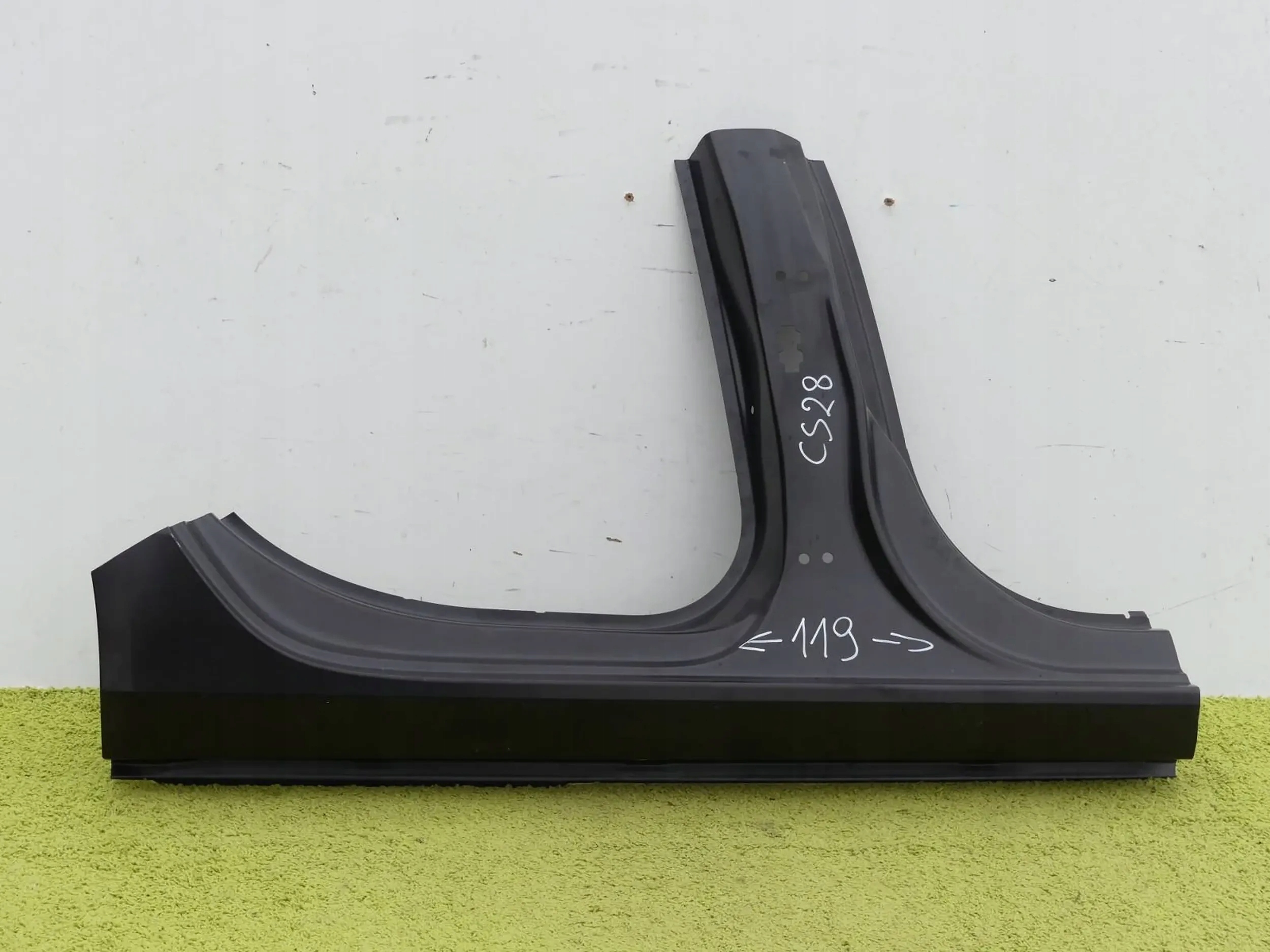 Próg Słupek Audi A4 B8 8K S-line 08-15r Prawy