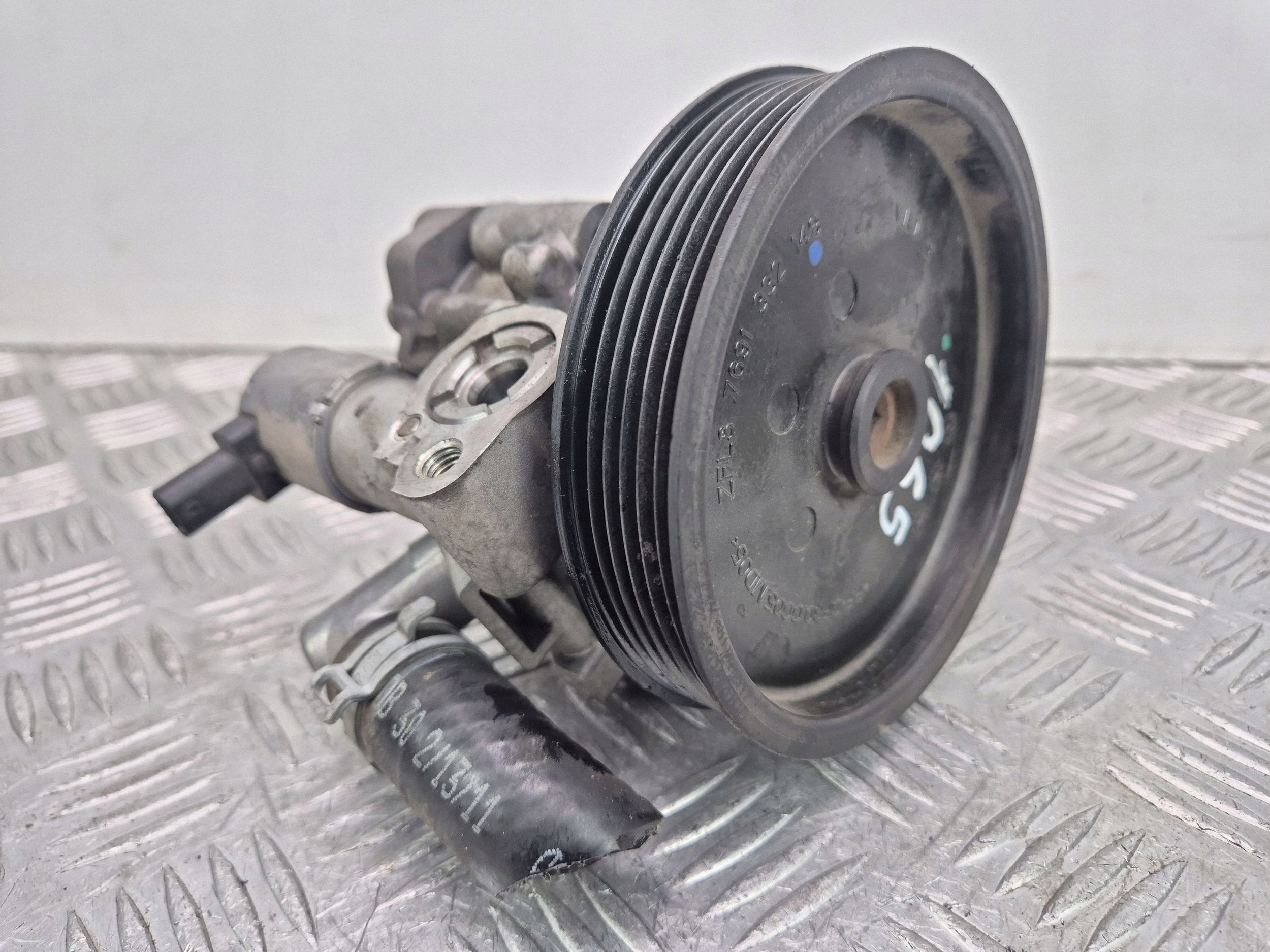 Mercedes M271 C200 CGI W204 servo pump A0064667501