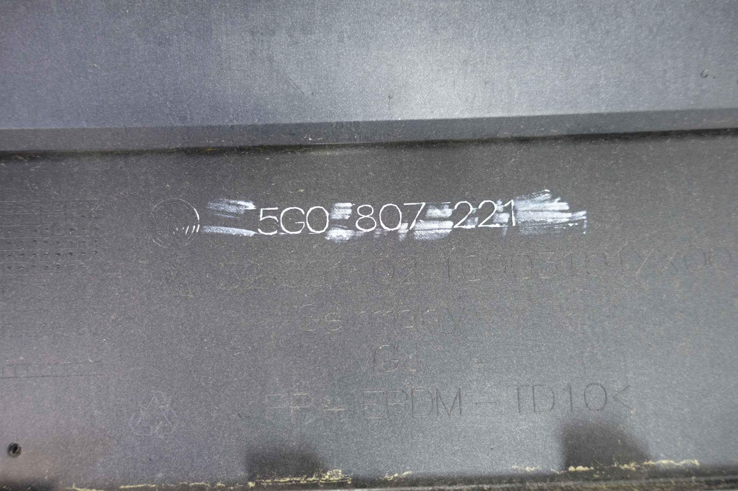 VW GOLF VII 7 5G0 2012- bumper front front 5G0807221